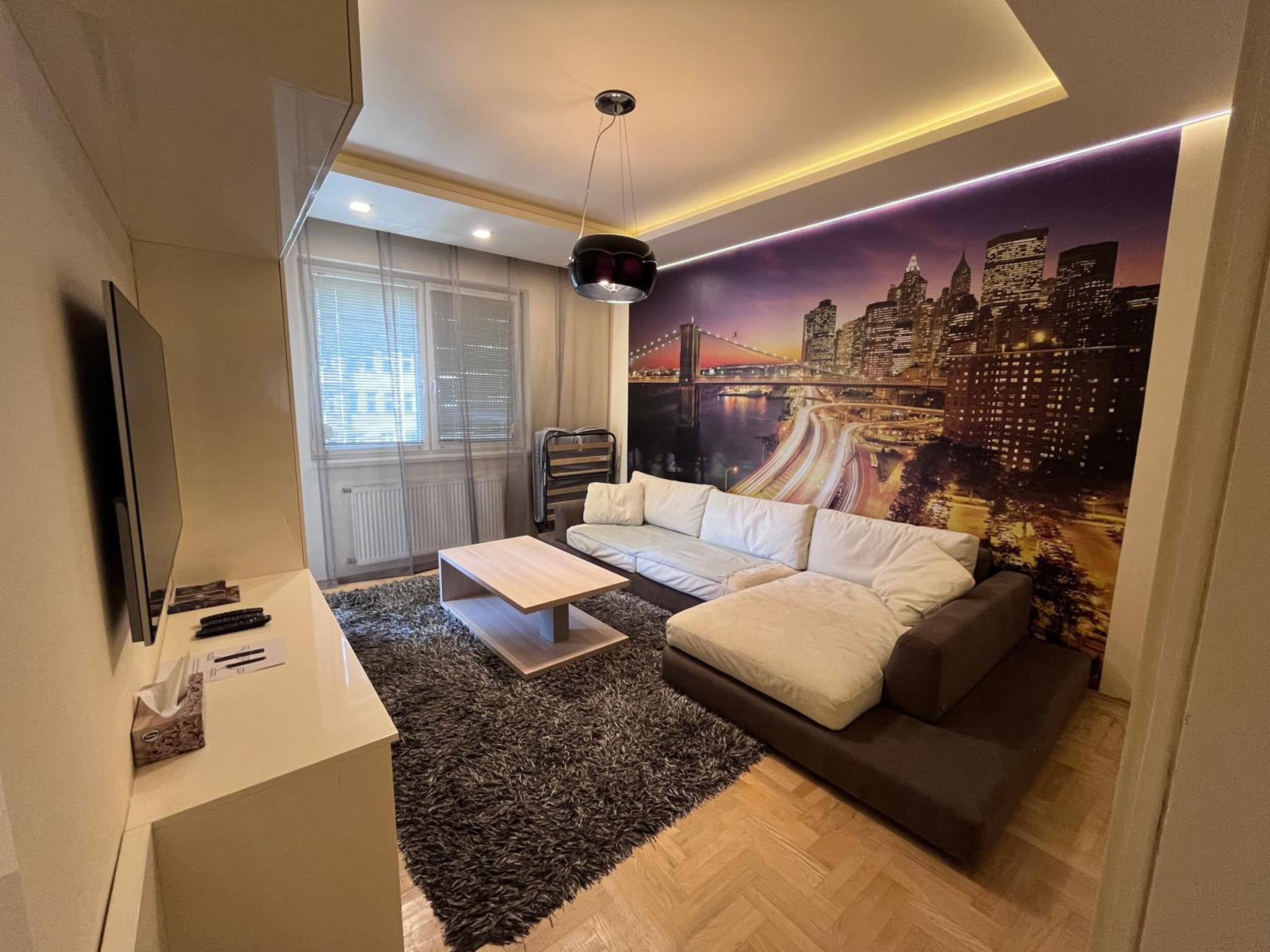 One-Bedroom Apartment photo 1