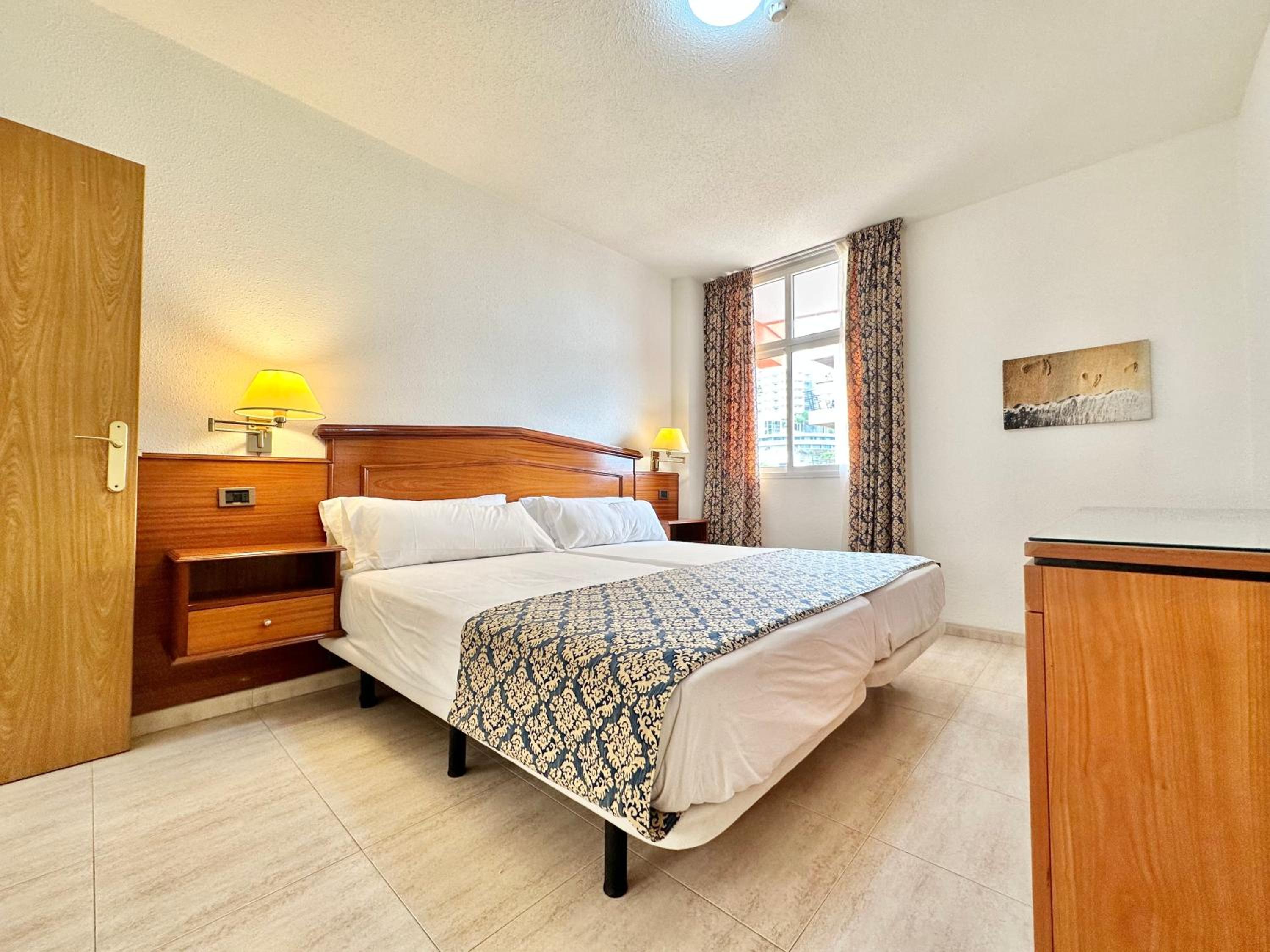 Apartamento de una habitación con balcón y vista al mar
