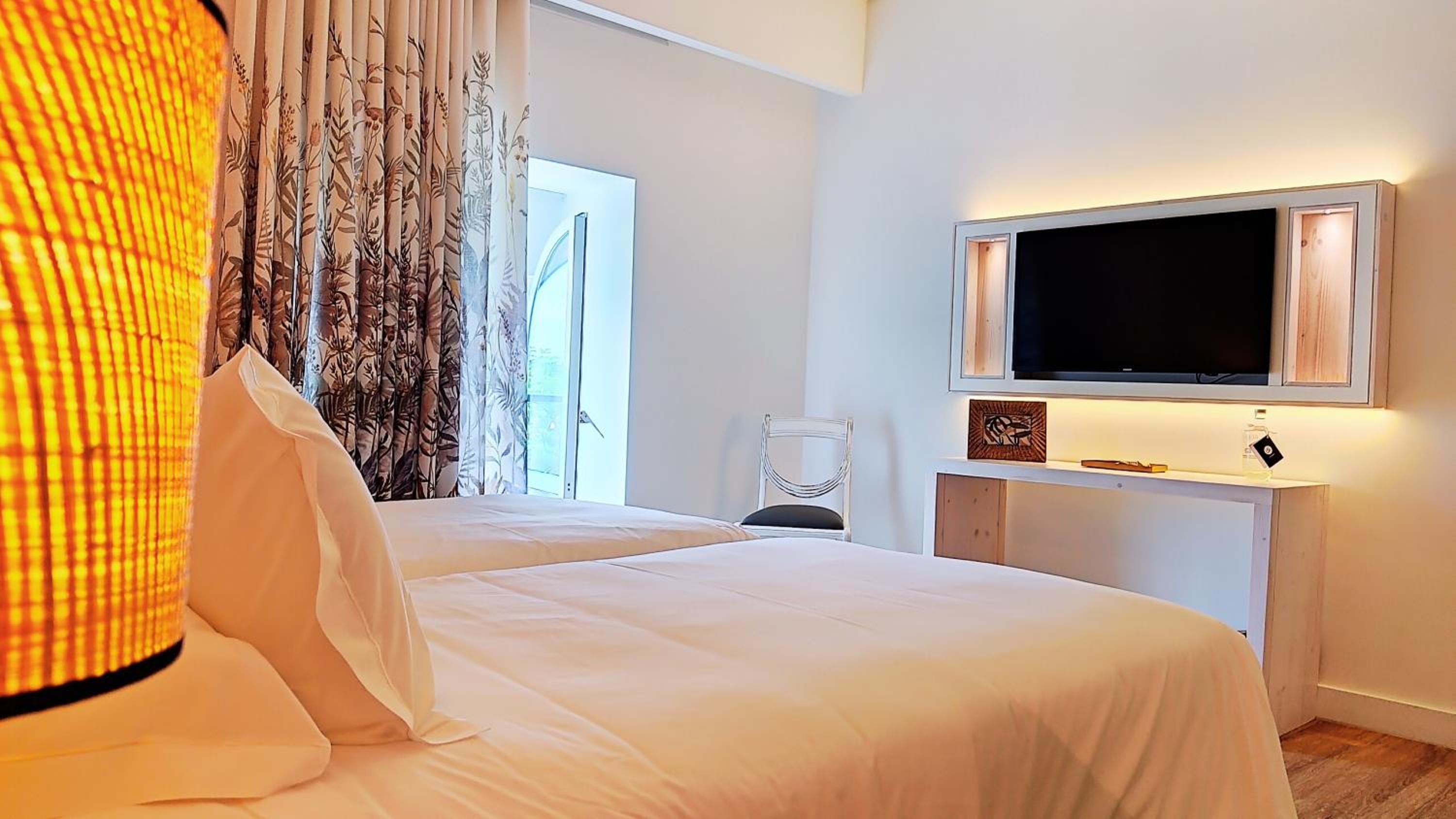 Deluxe Twin Room - Photo 2
