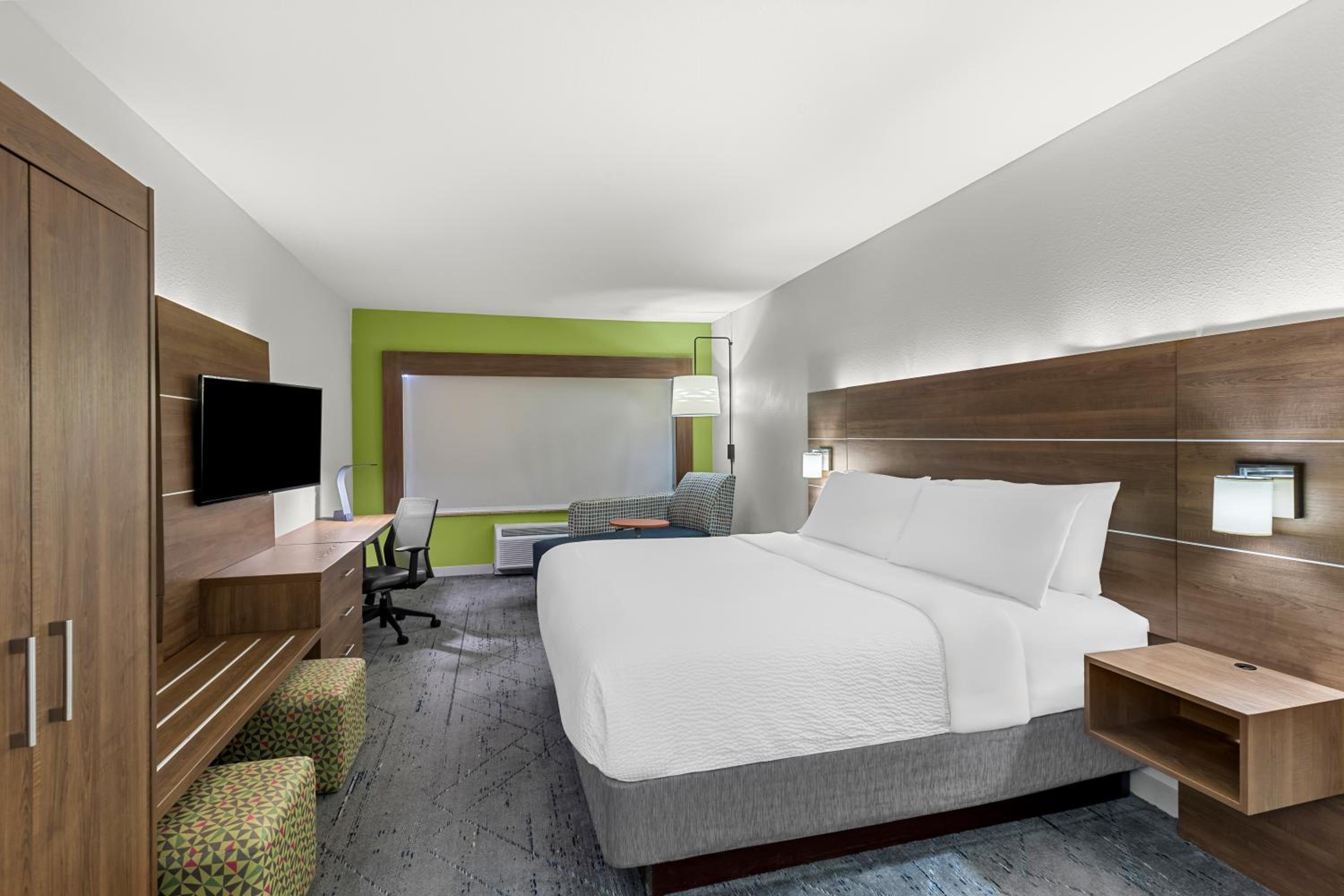 Standard King Room - Photo 9