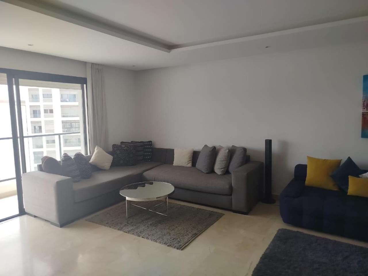 Three-Bedroom Apartment with Balcony photo 1