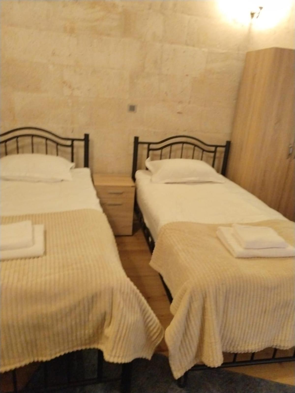 Budget Twin Room - Photo 2