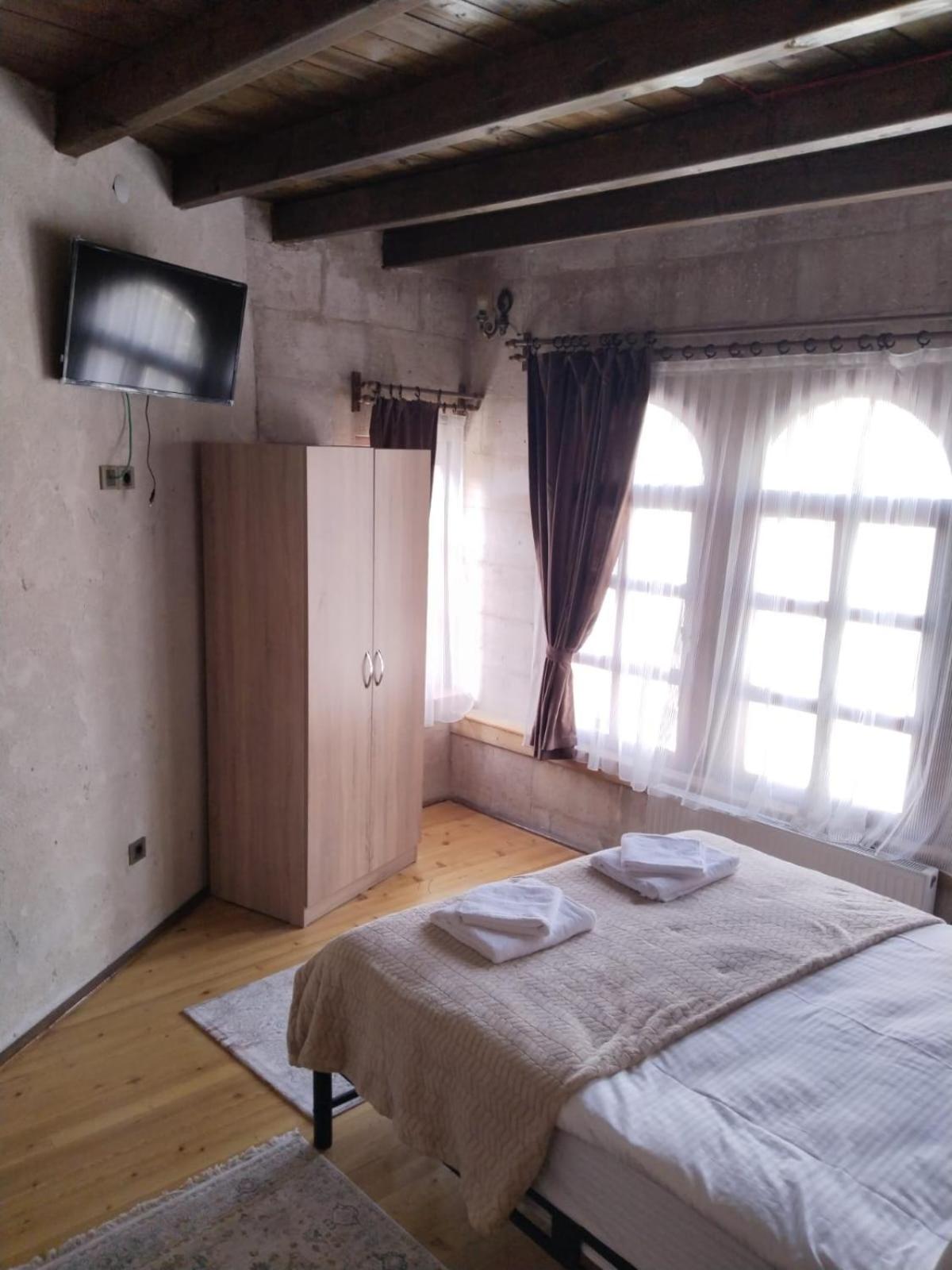 Double Room - Photo 17