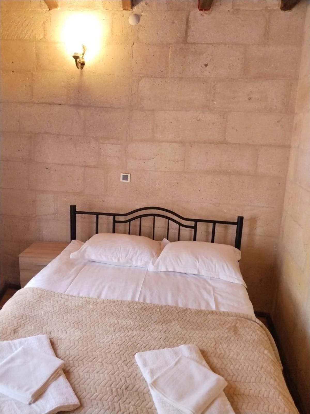 Double Room - Photo 18