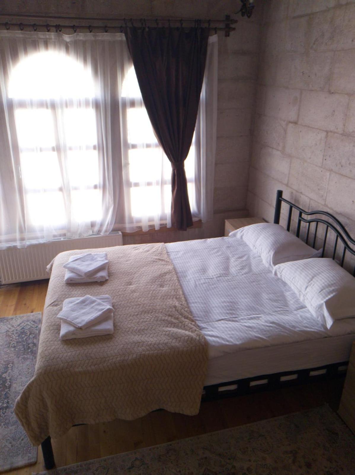 Double Room - Photo 16