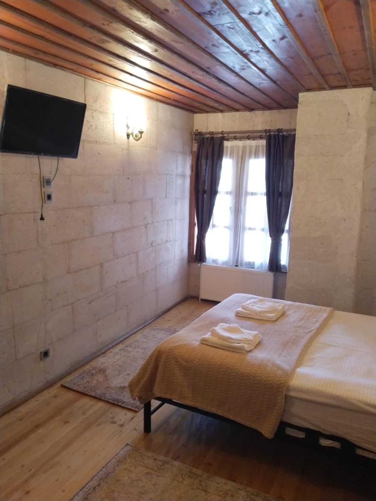 Double Room - Photo 15