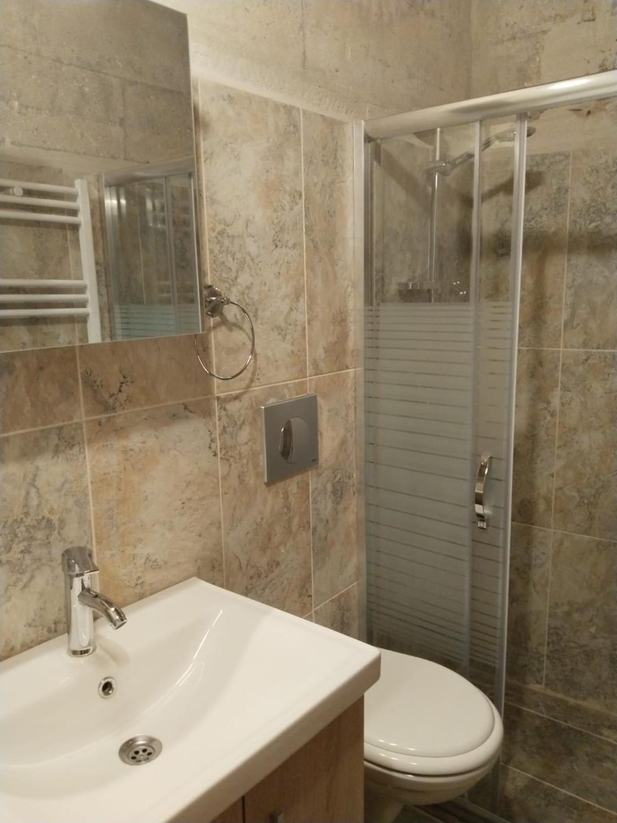 Double Room - Photo 13