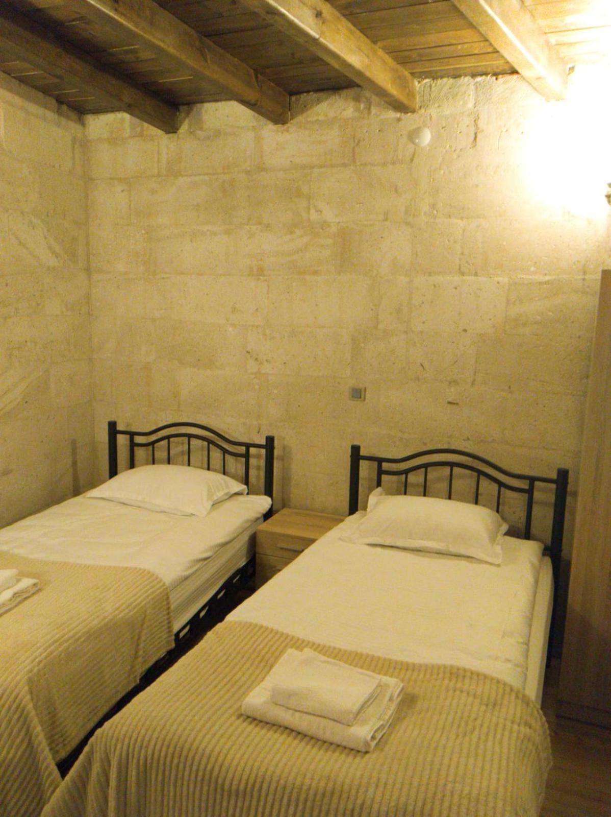Budget Twin Room - Photo 5