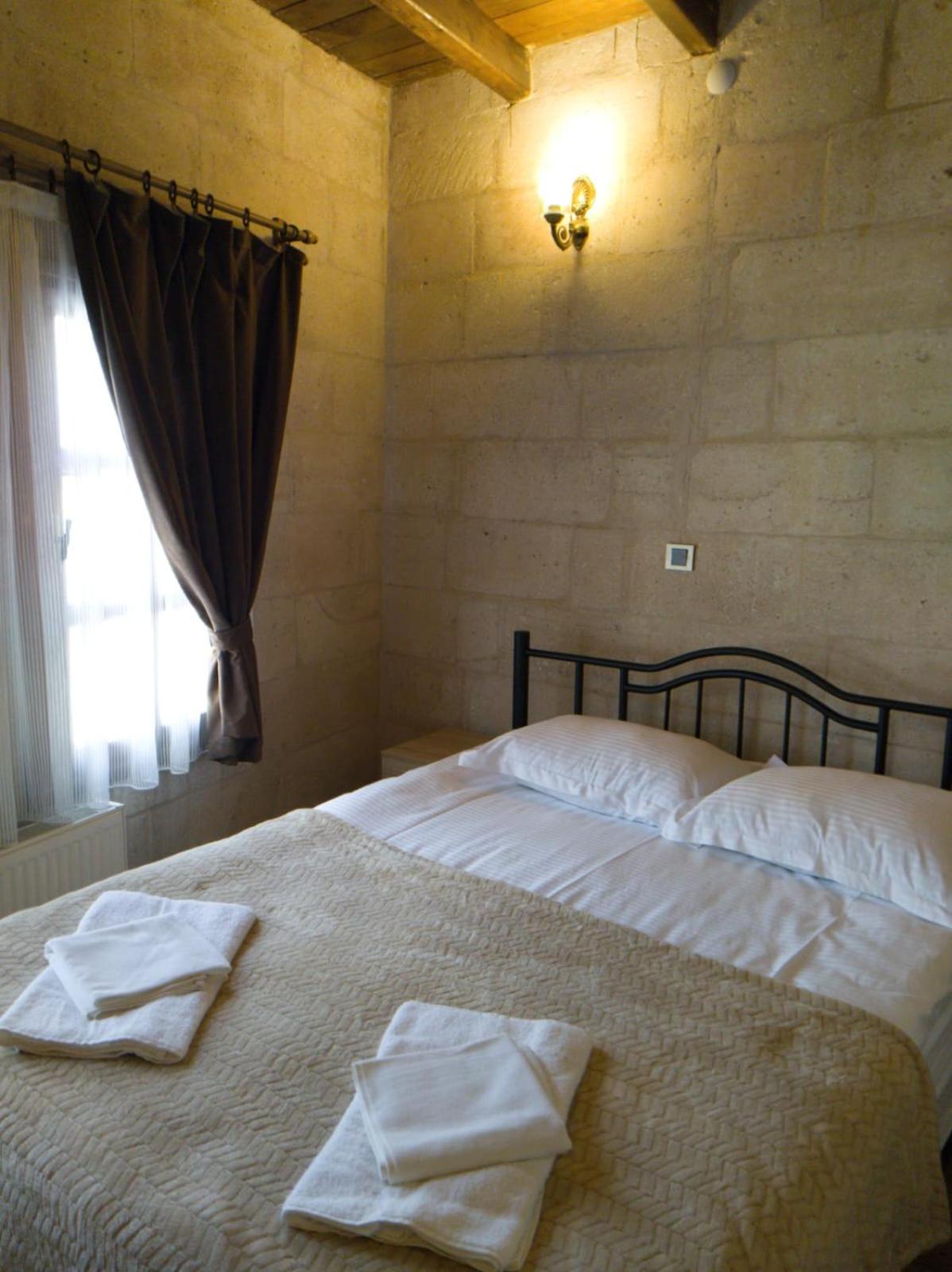 Double Room - Photo 10