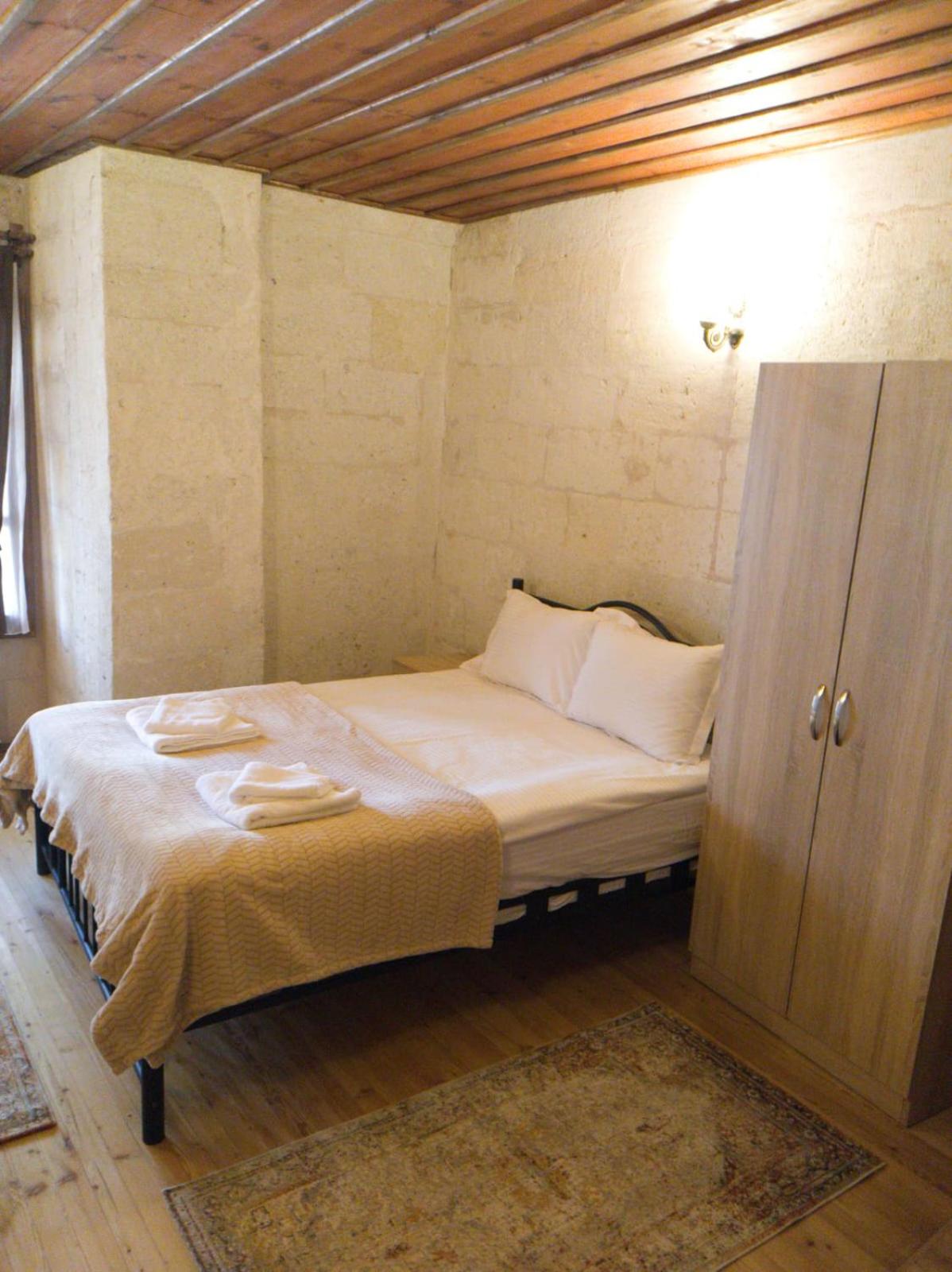Double Room - Photo 9