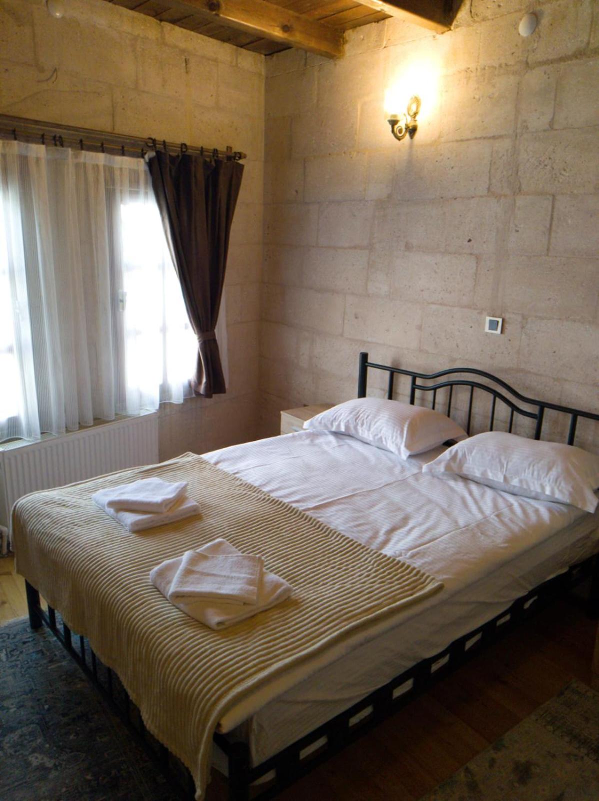 Double Room - Photo 3
