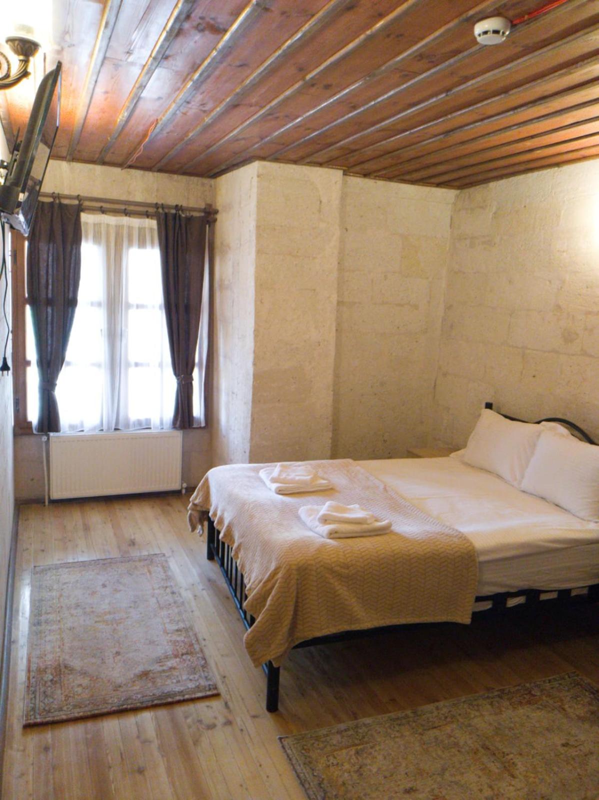 Double Room - Photo 8