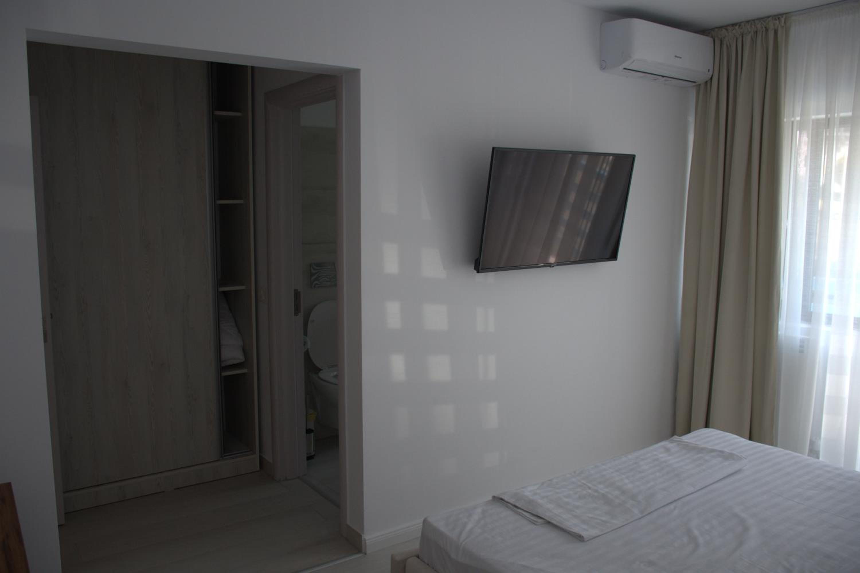 Deluxe Double Room with Balcony photo 1
