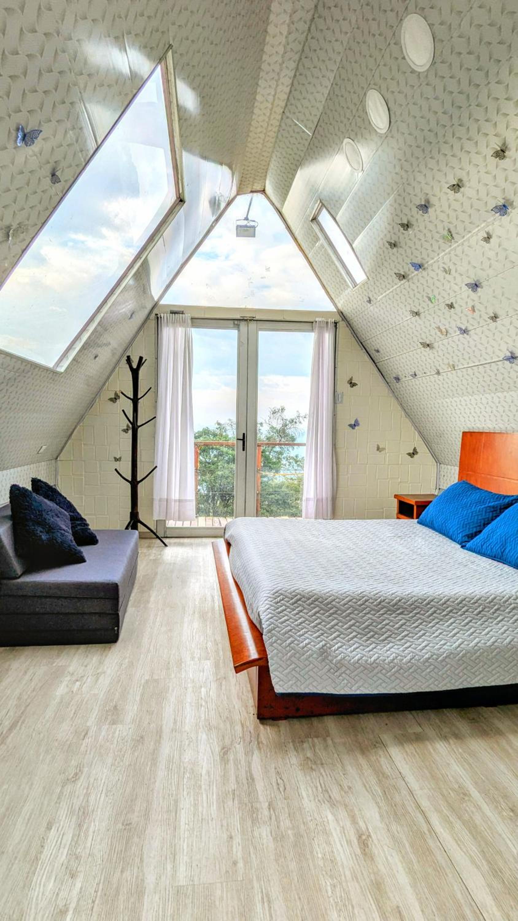 Deluxe King Room photo 1