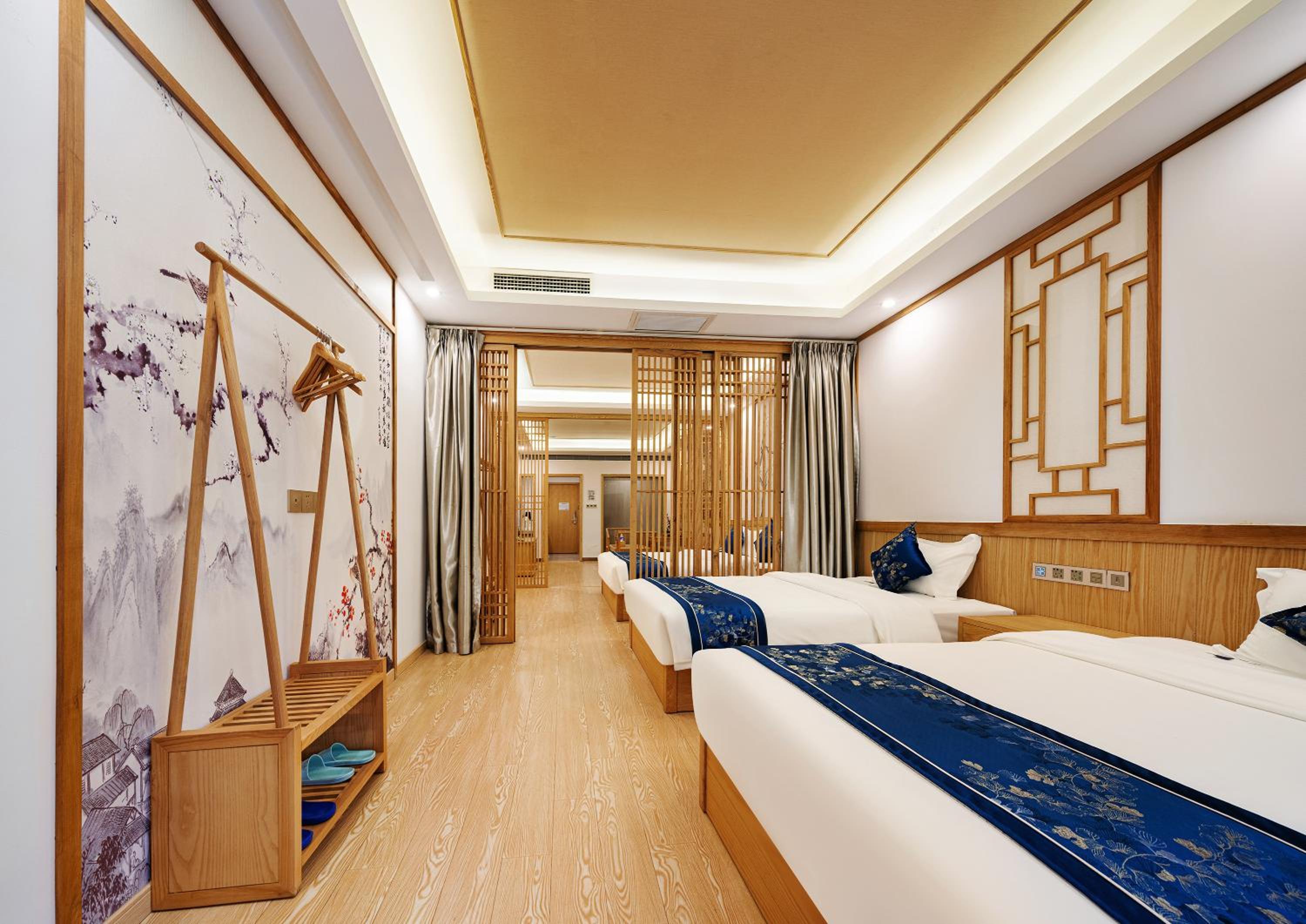 Quadruple Room with Private Bathroom photo 3