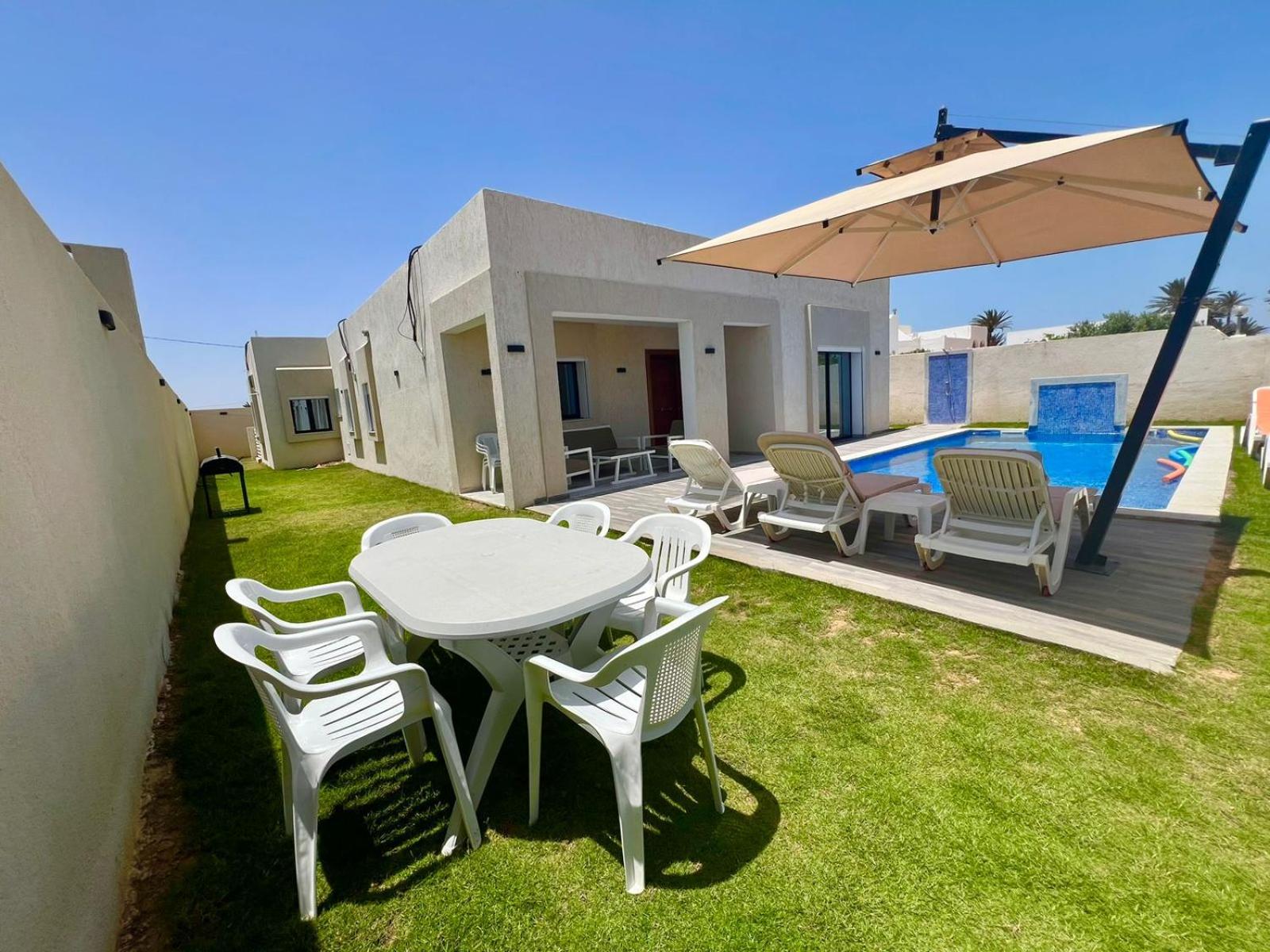 Villa photo 2