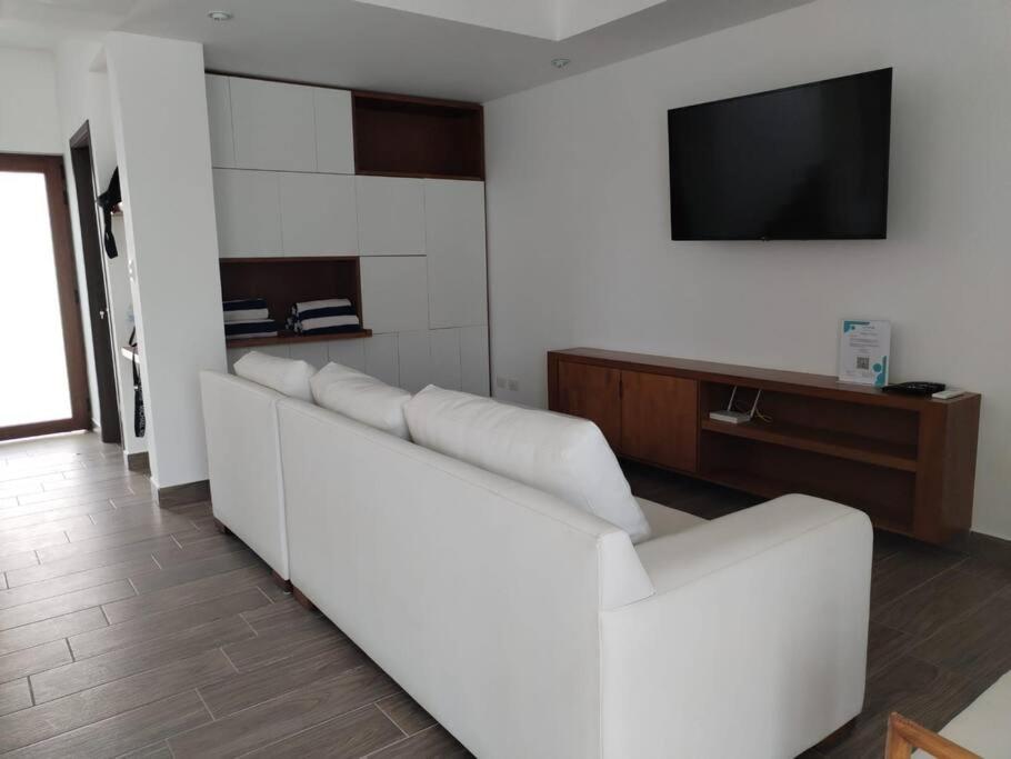 One-Bedroom House photo 1