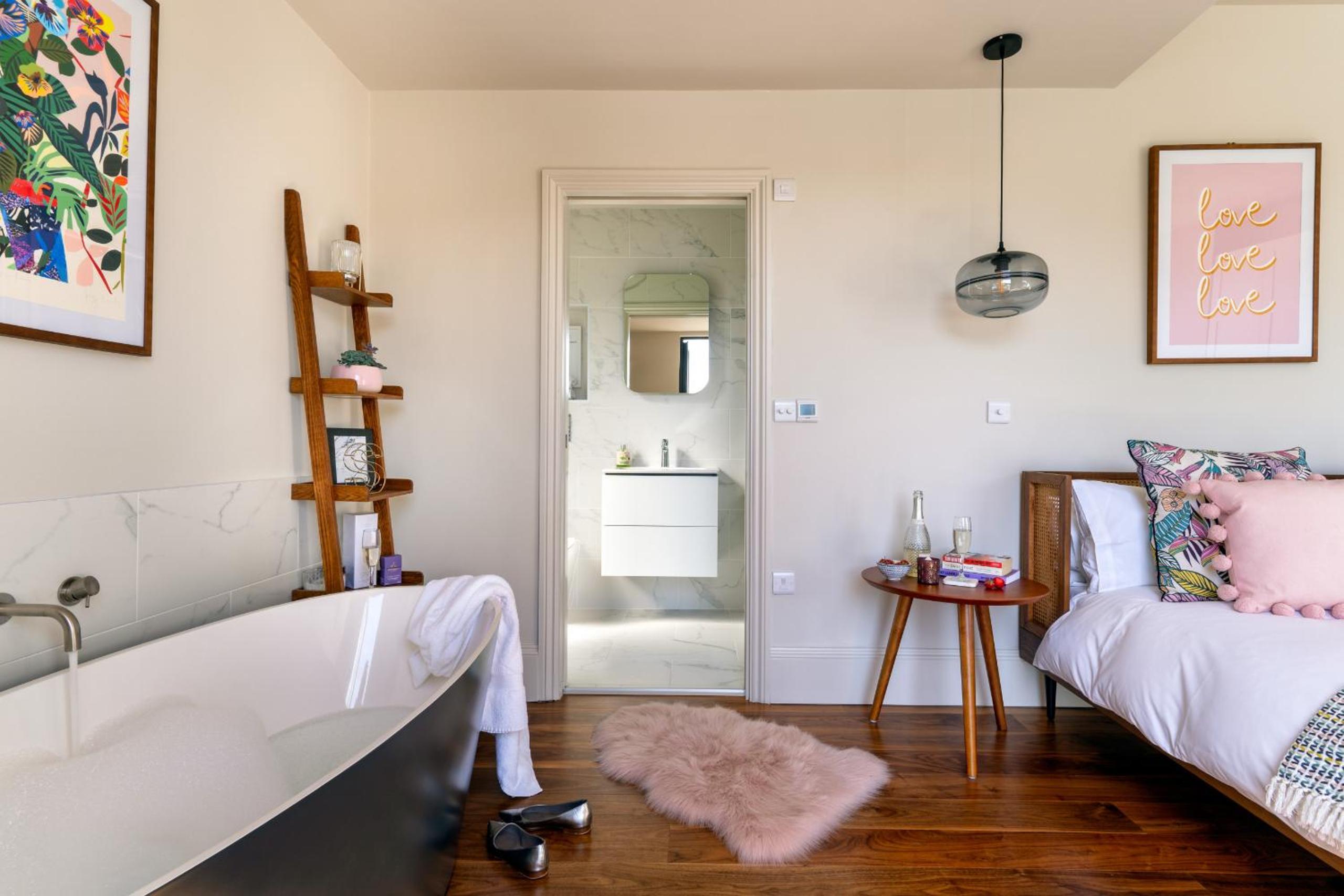 Four-Bedroom House photo 1