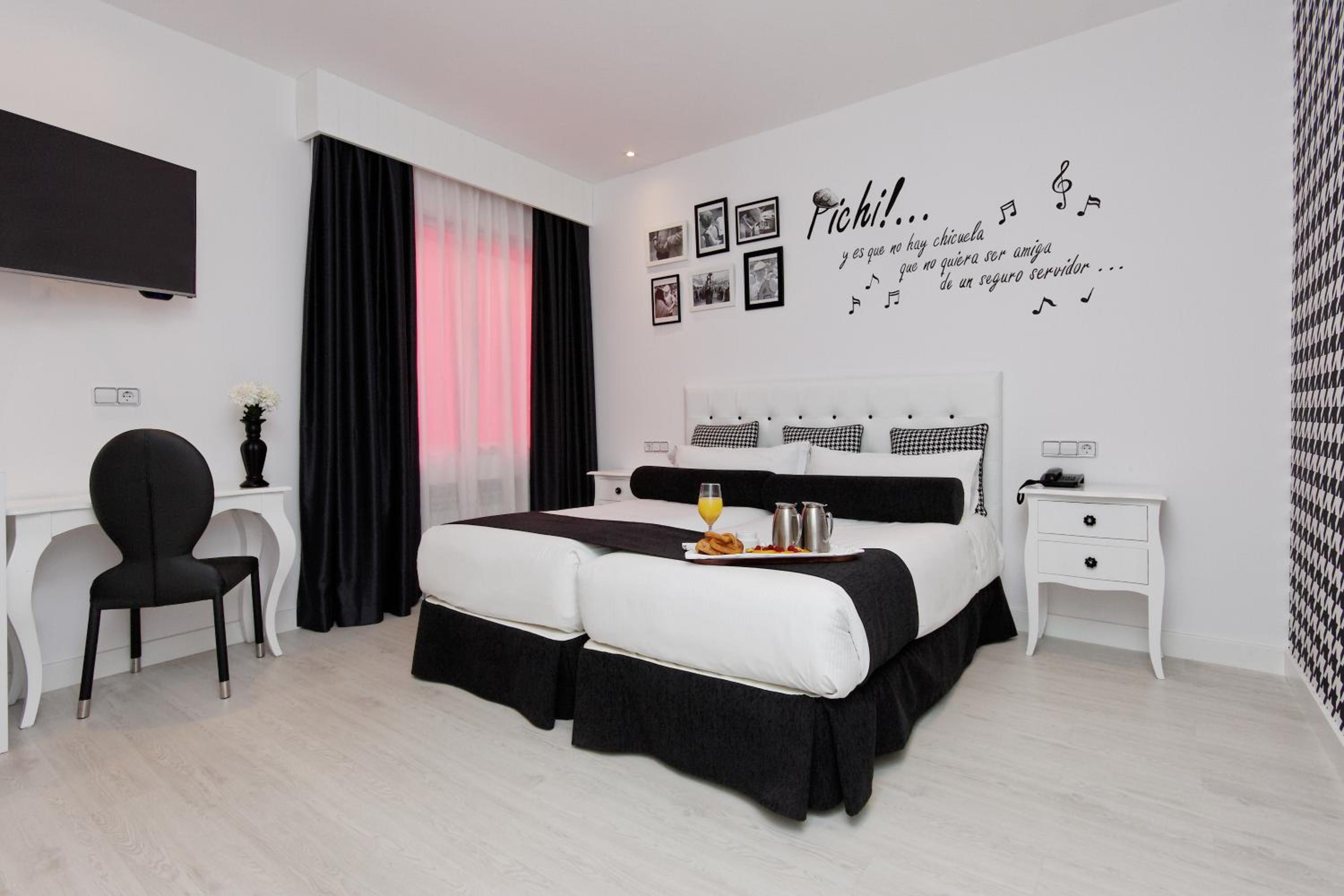 Double or Twin Room - Photo 3