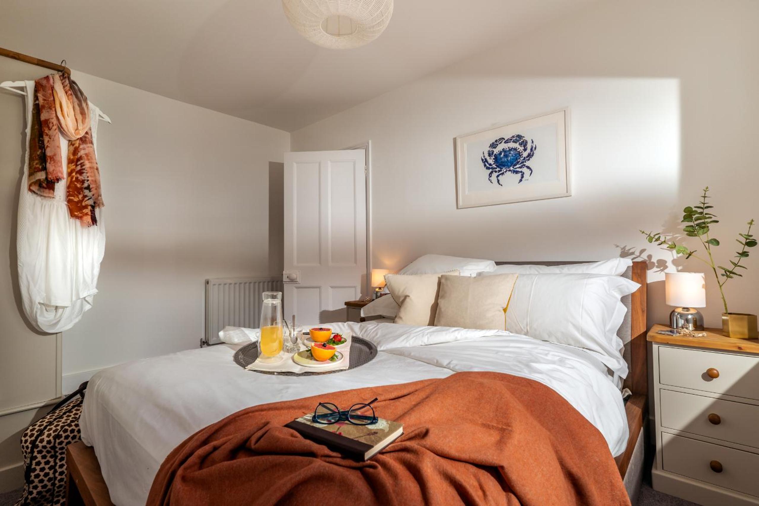Three-Bedroom House photo 2