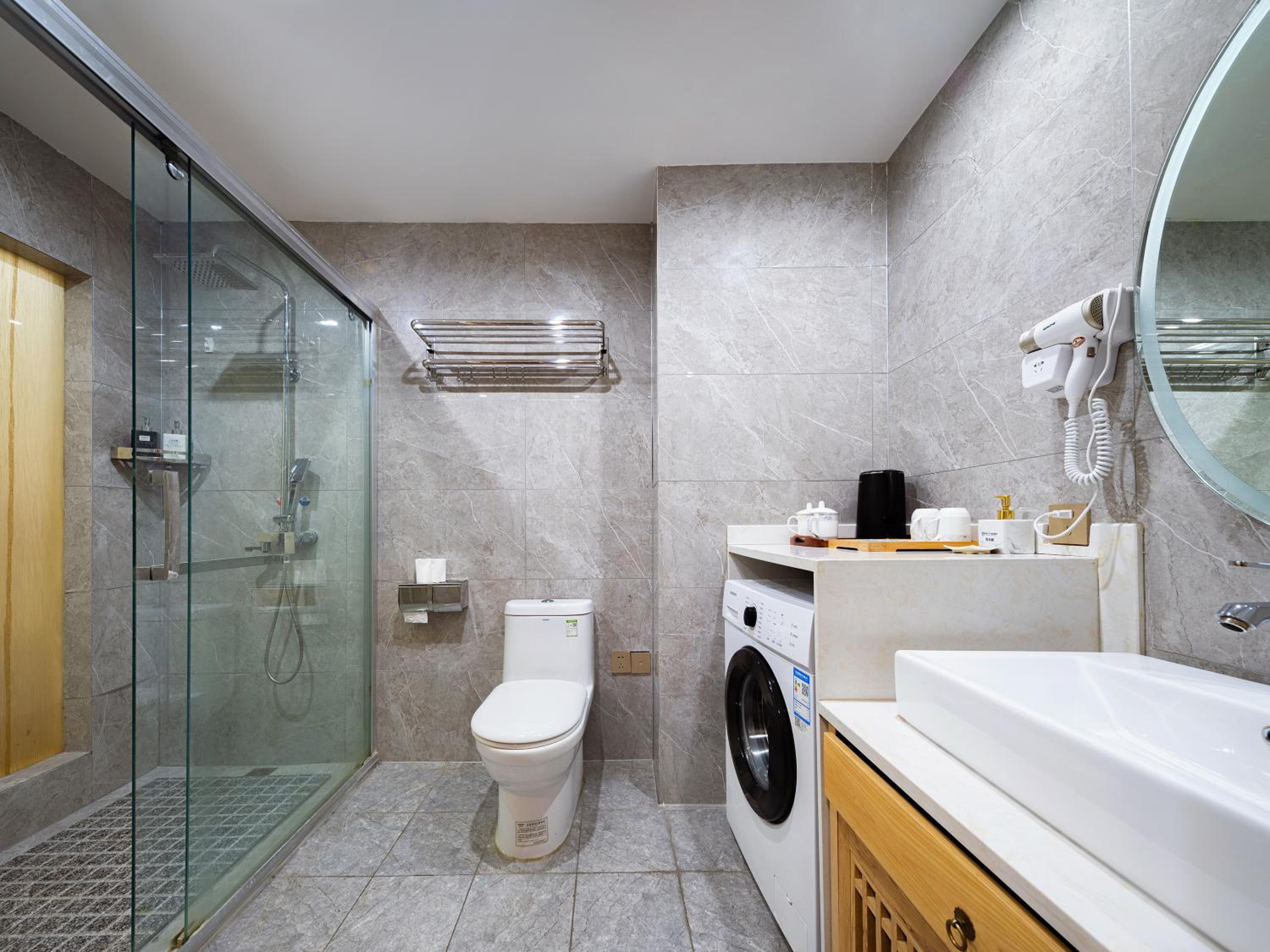 Deluxe Suite with Bath photo 2