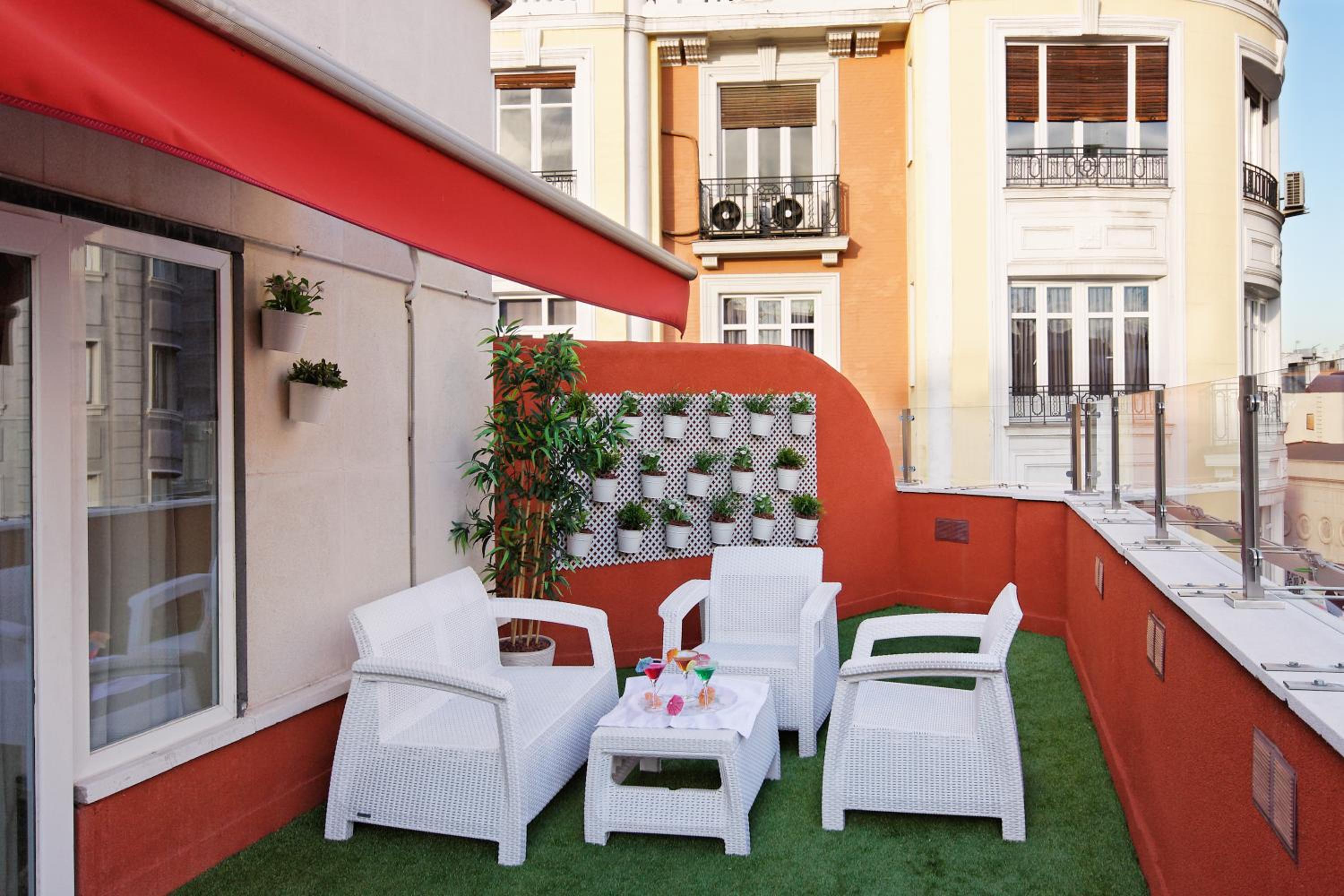 Double or Twin Room with Terrace - Photo 7