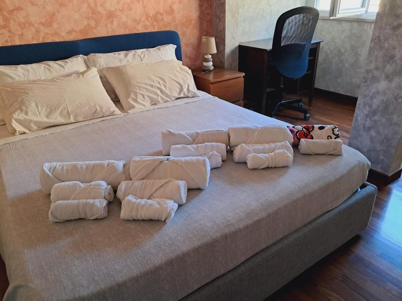 Deluxe One-Bedroom Apartment