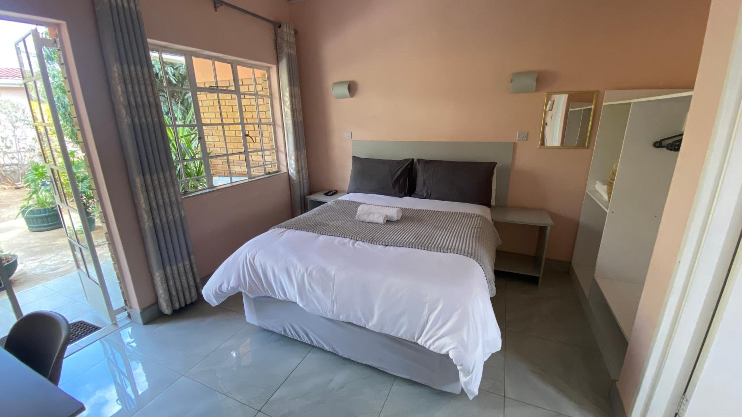 Double Room with Private Bathroom photo 3
