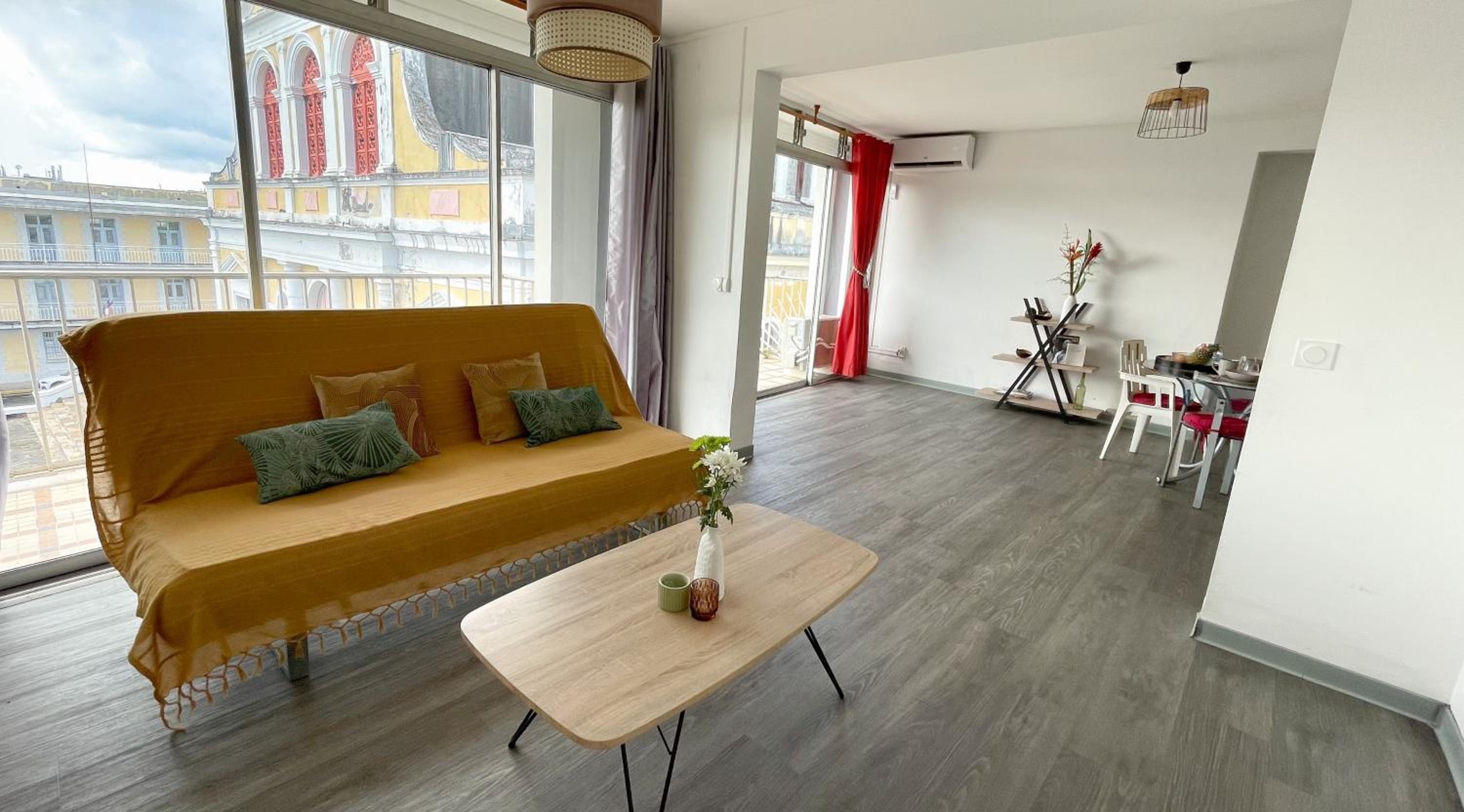 One-Bedroom Apartment photo 1