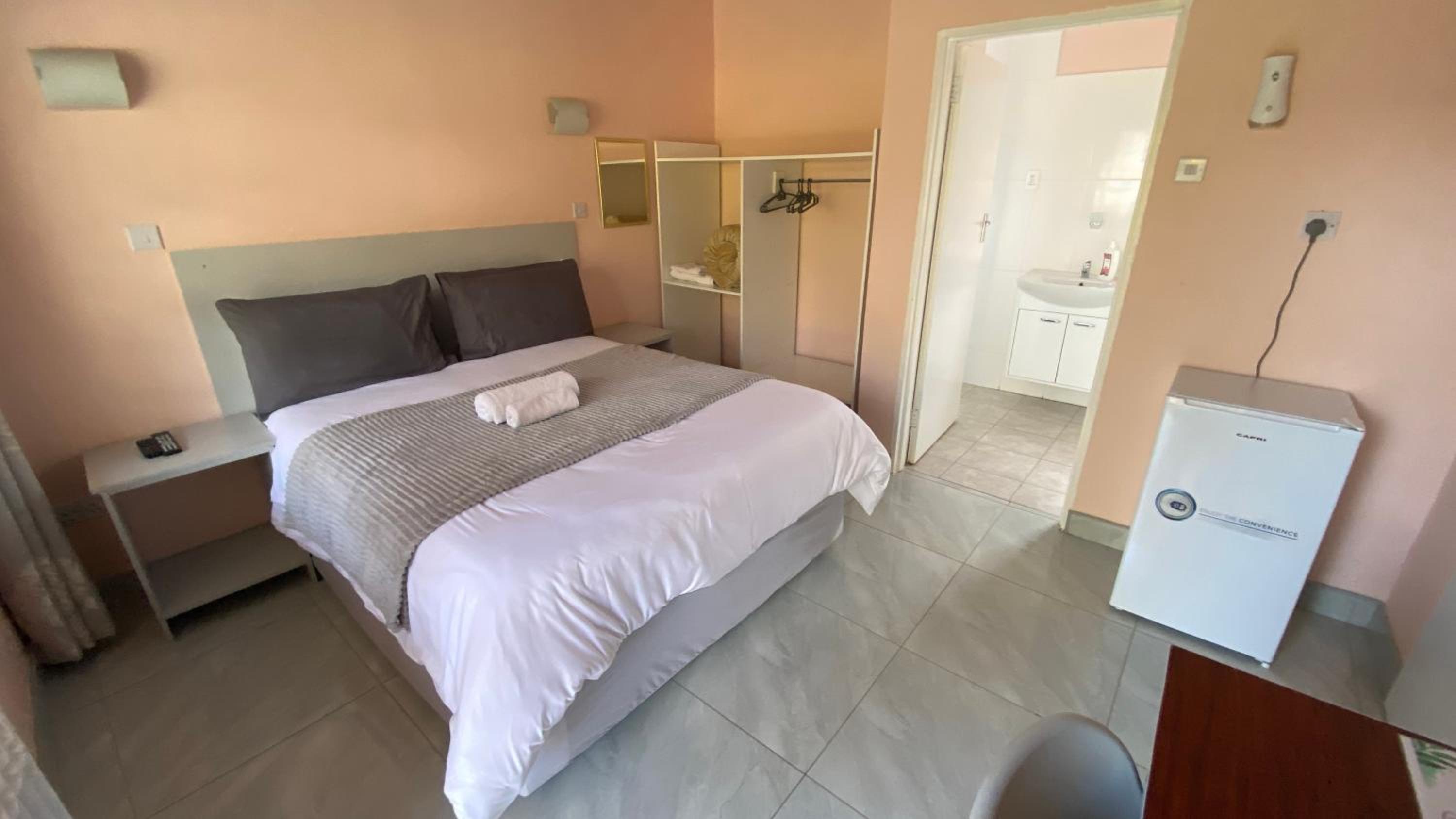 Double Room with Private Bathroom photo 2