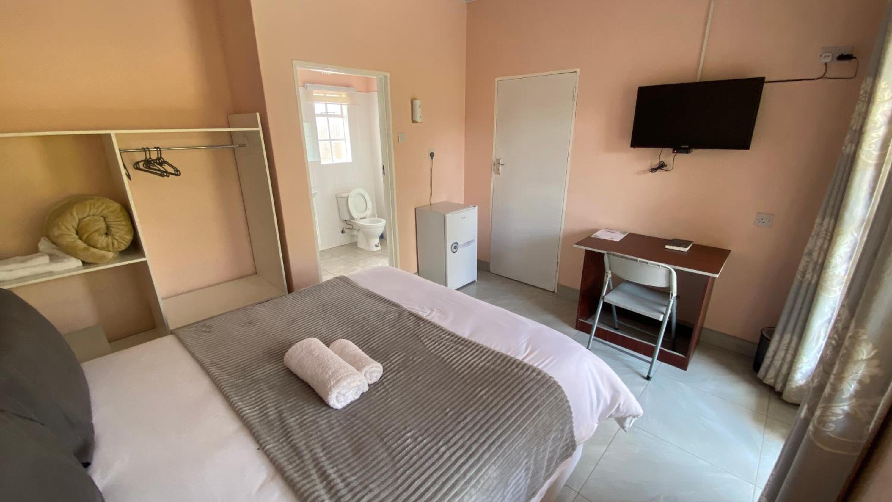Double Room with Private Bathroom photo 1