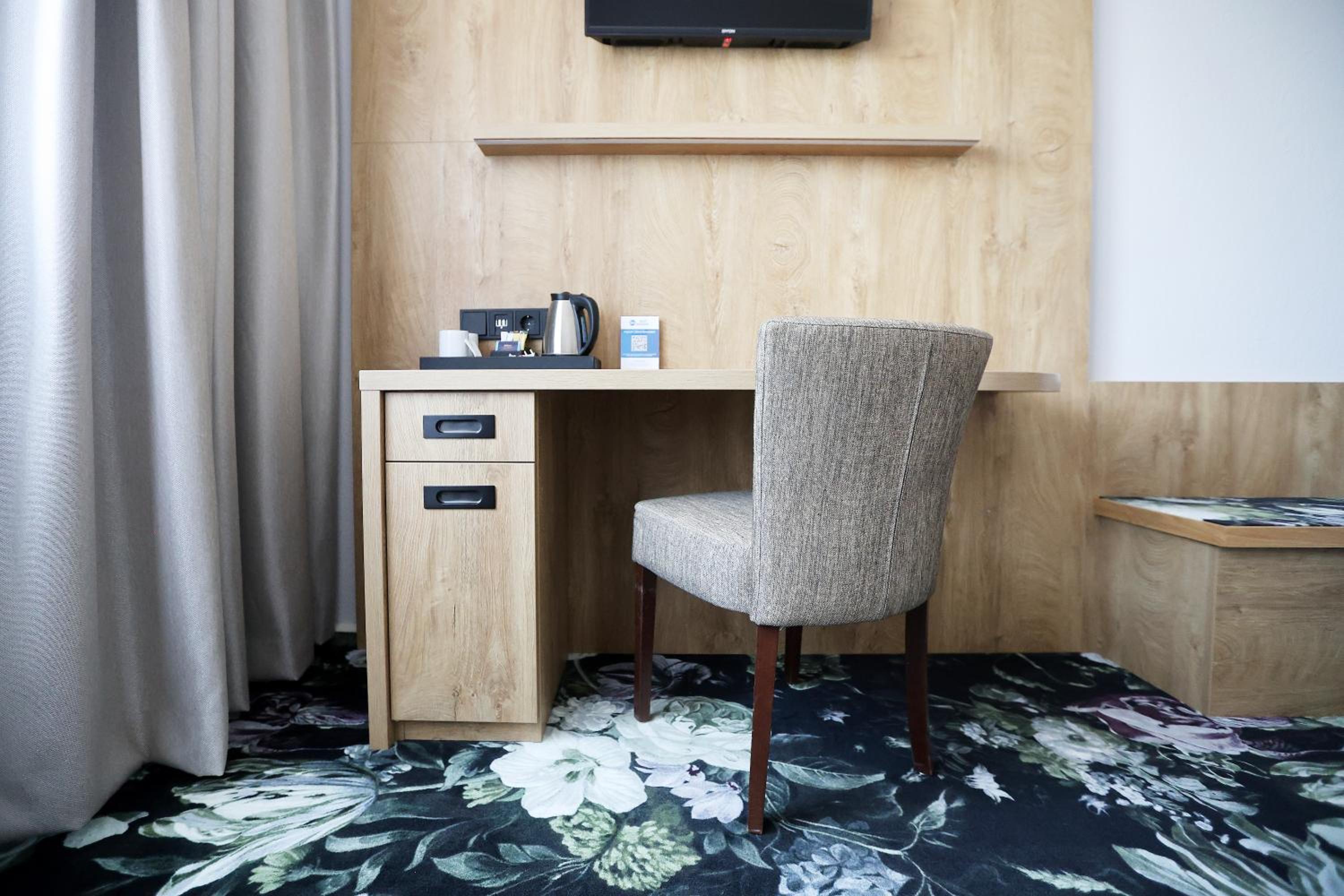 Comfort Queen Room with Balcony