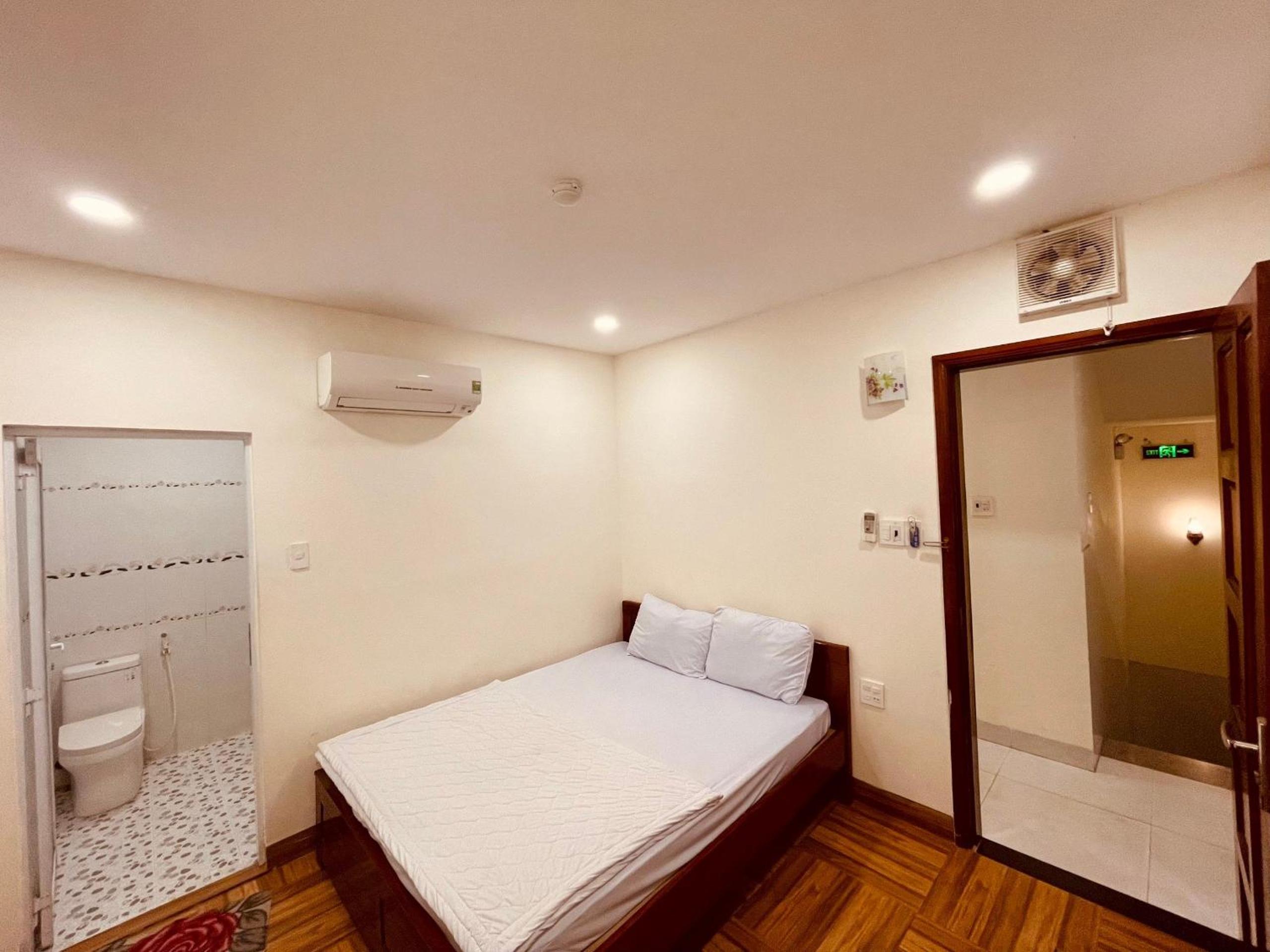 Standard King Room photo 3
