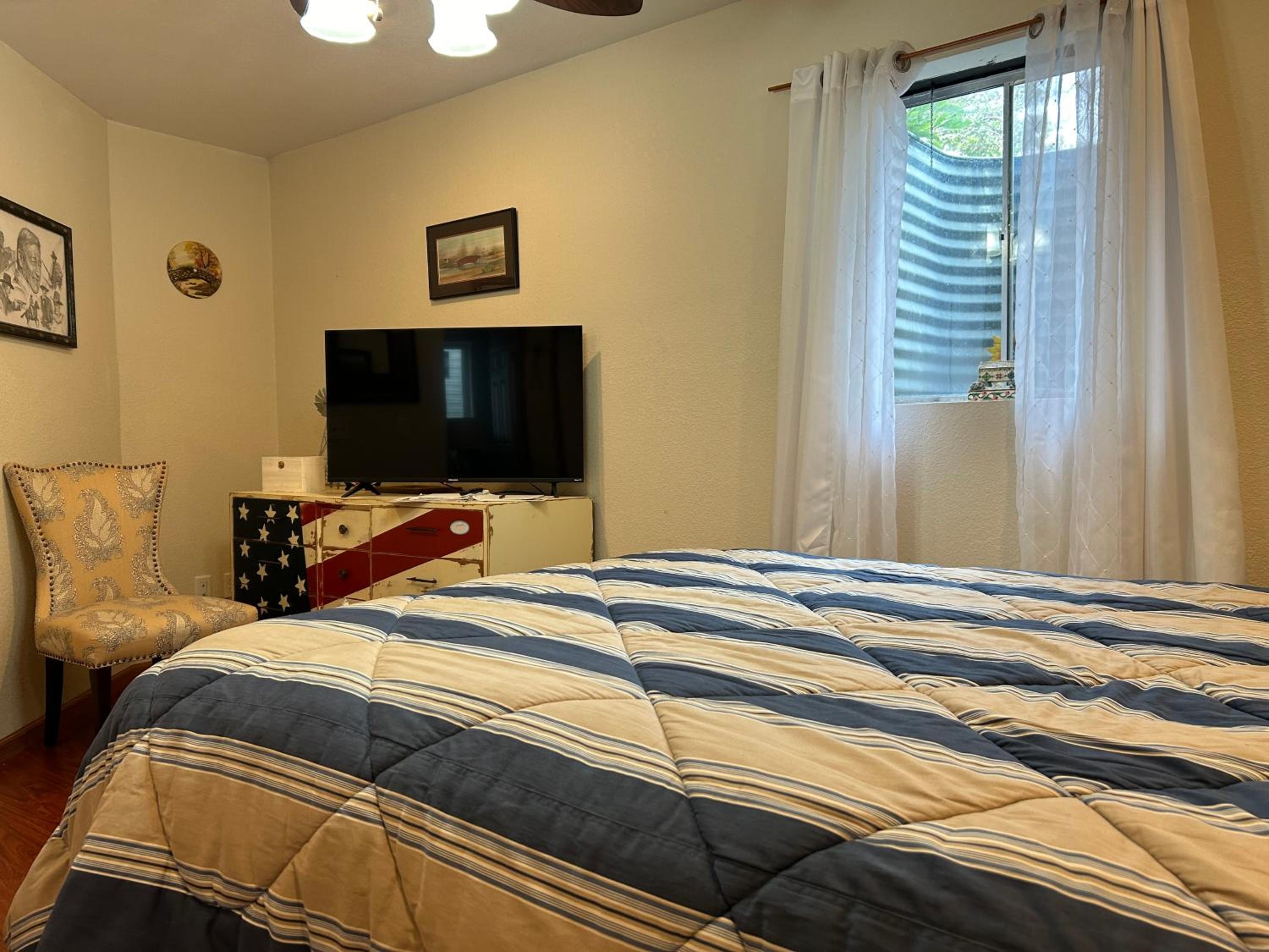 Three-Bedroom Apartment photo 2