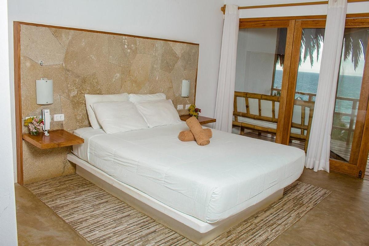 Queen Room with Balcony photo 2