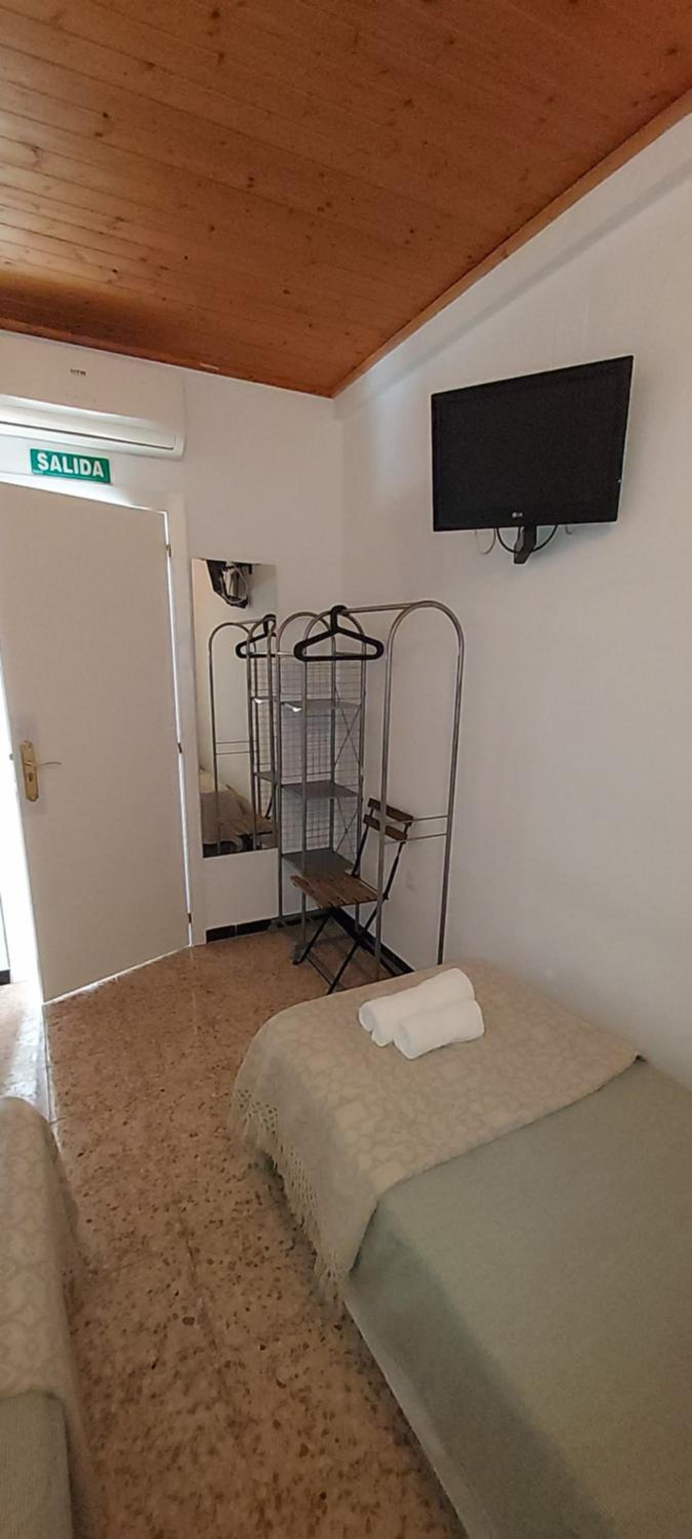 Double Room with Private Bathroom photo 2