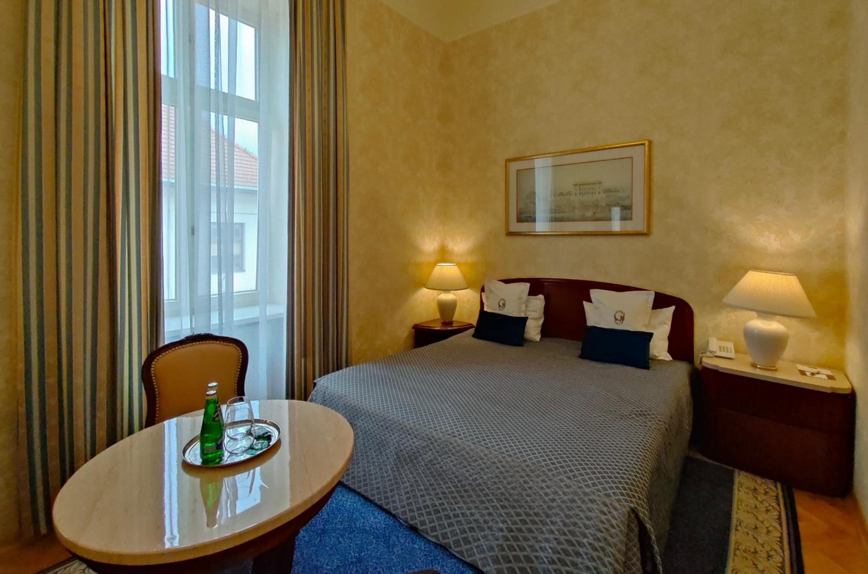 Economy Double Room - Photo 5