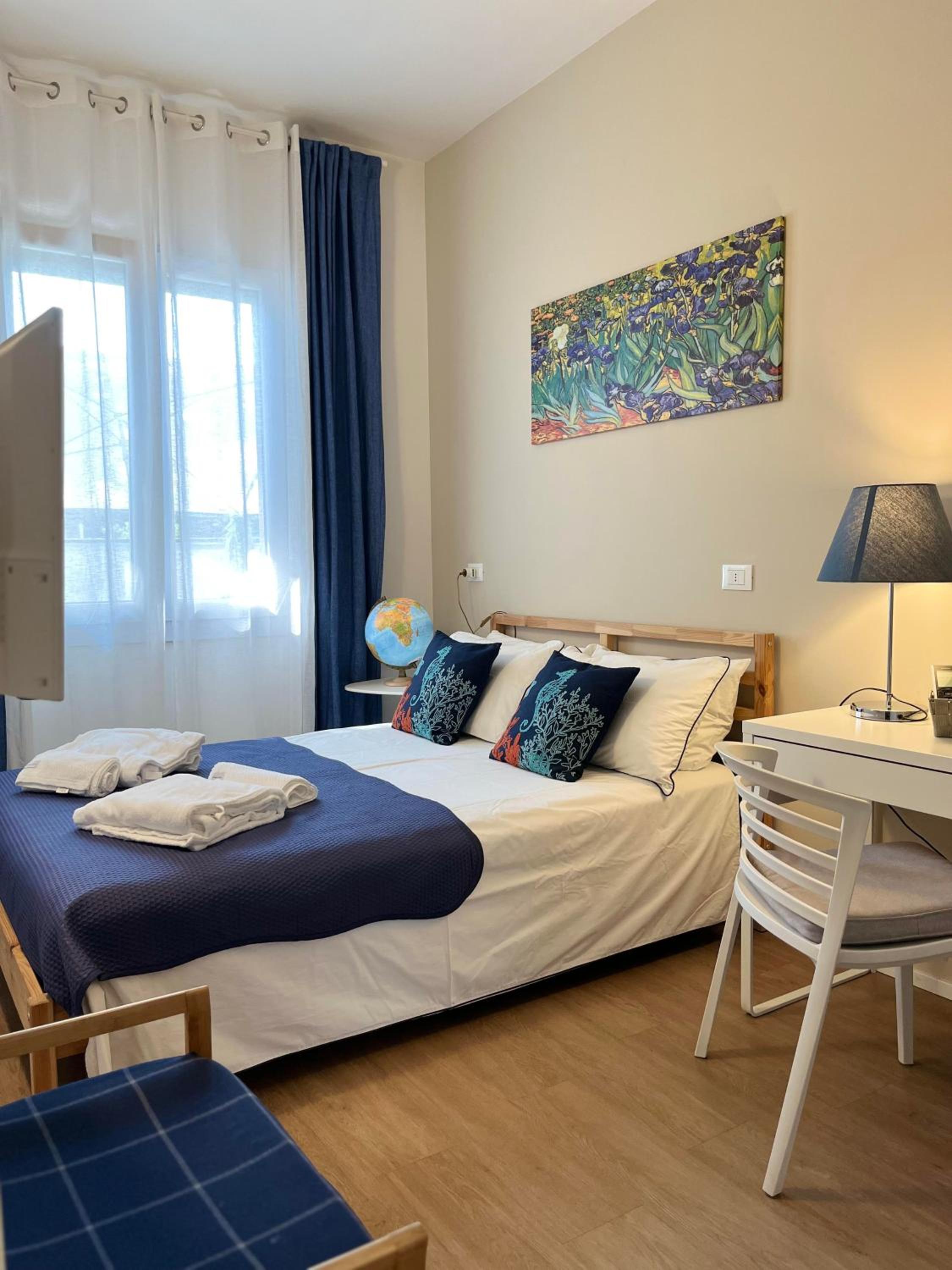 Economy Double Room with Private External Bathroom photo 3