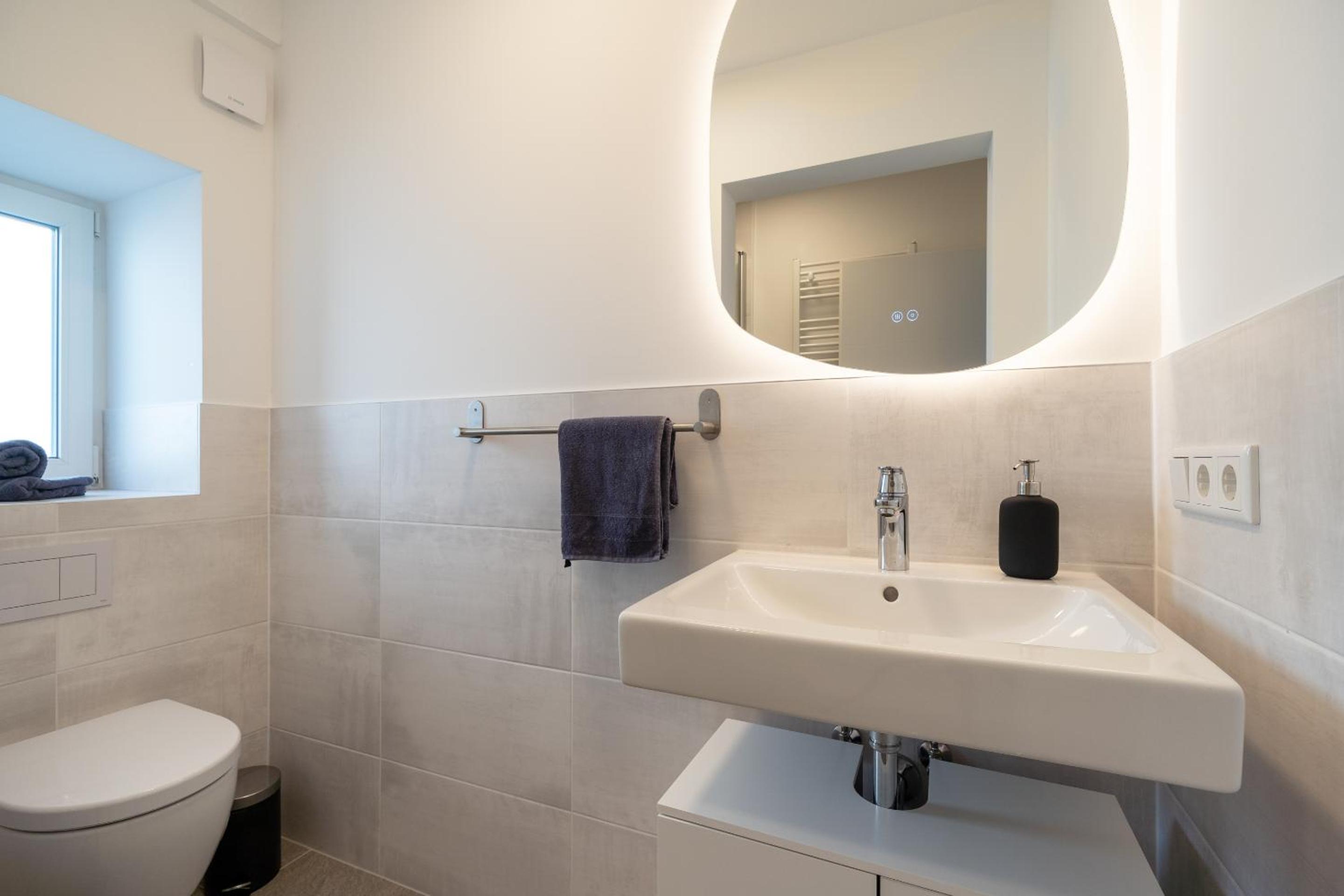 One-Bedroom Deluxe Apartment photo 2