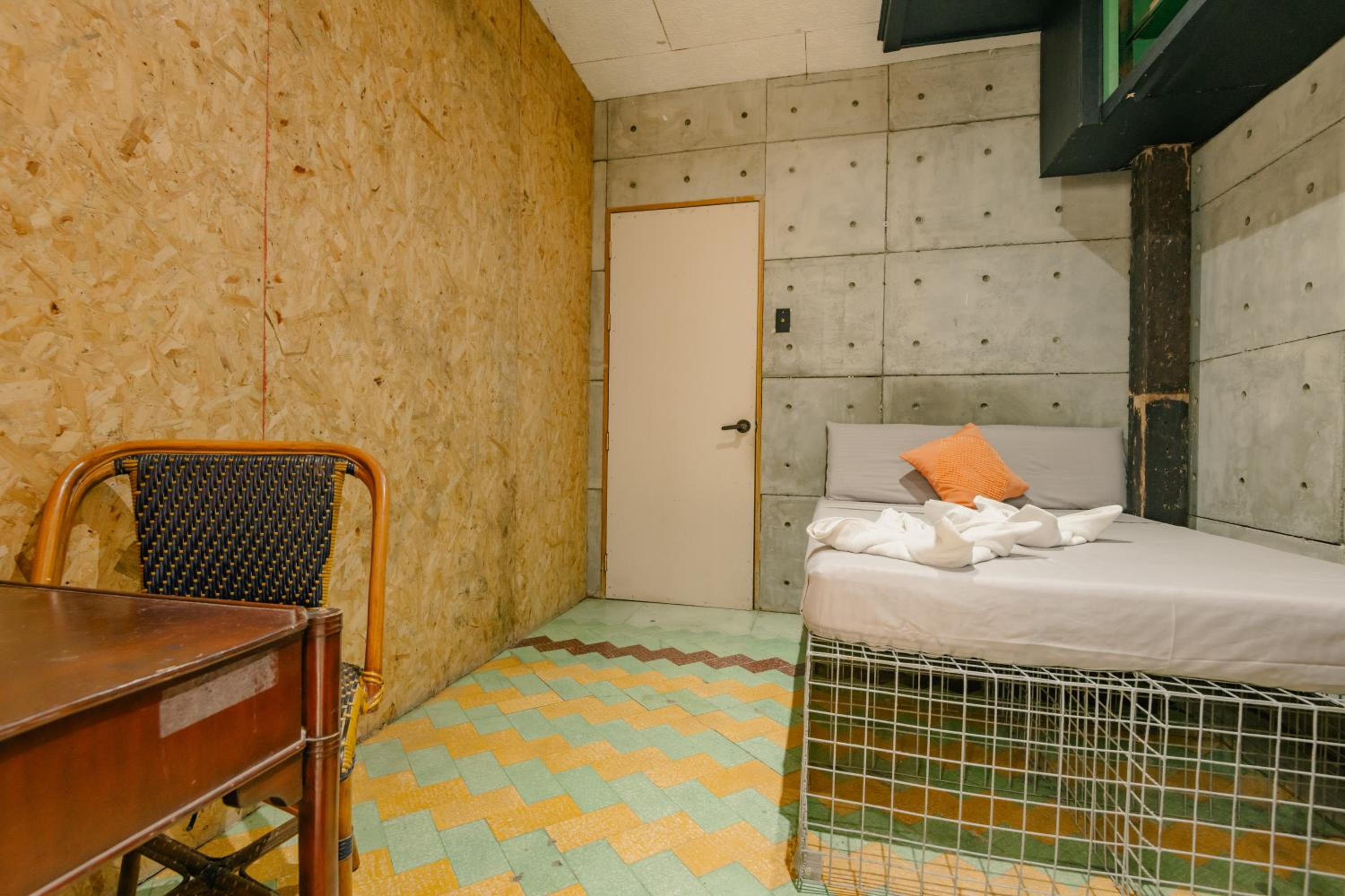 Small Double Room - Photo 3