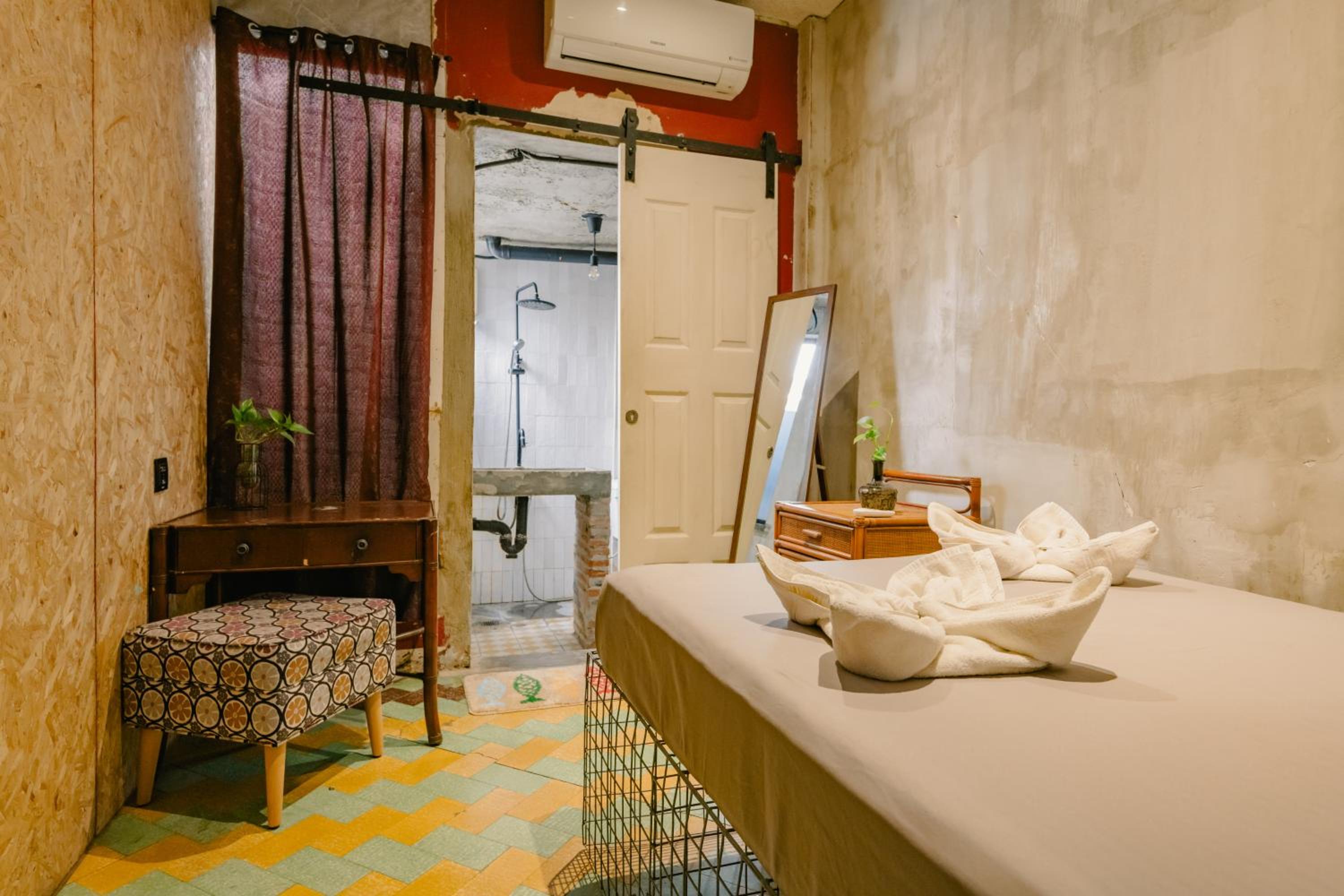 Small Double Room - Photo 1