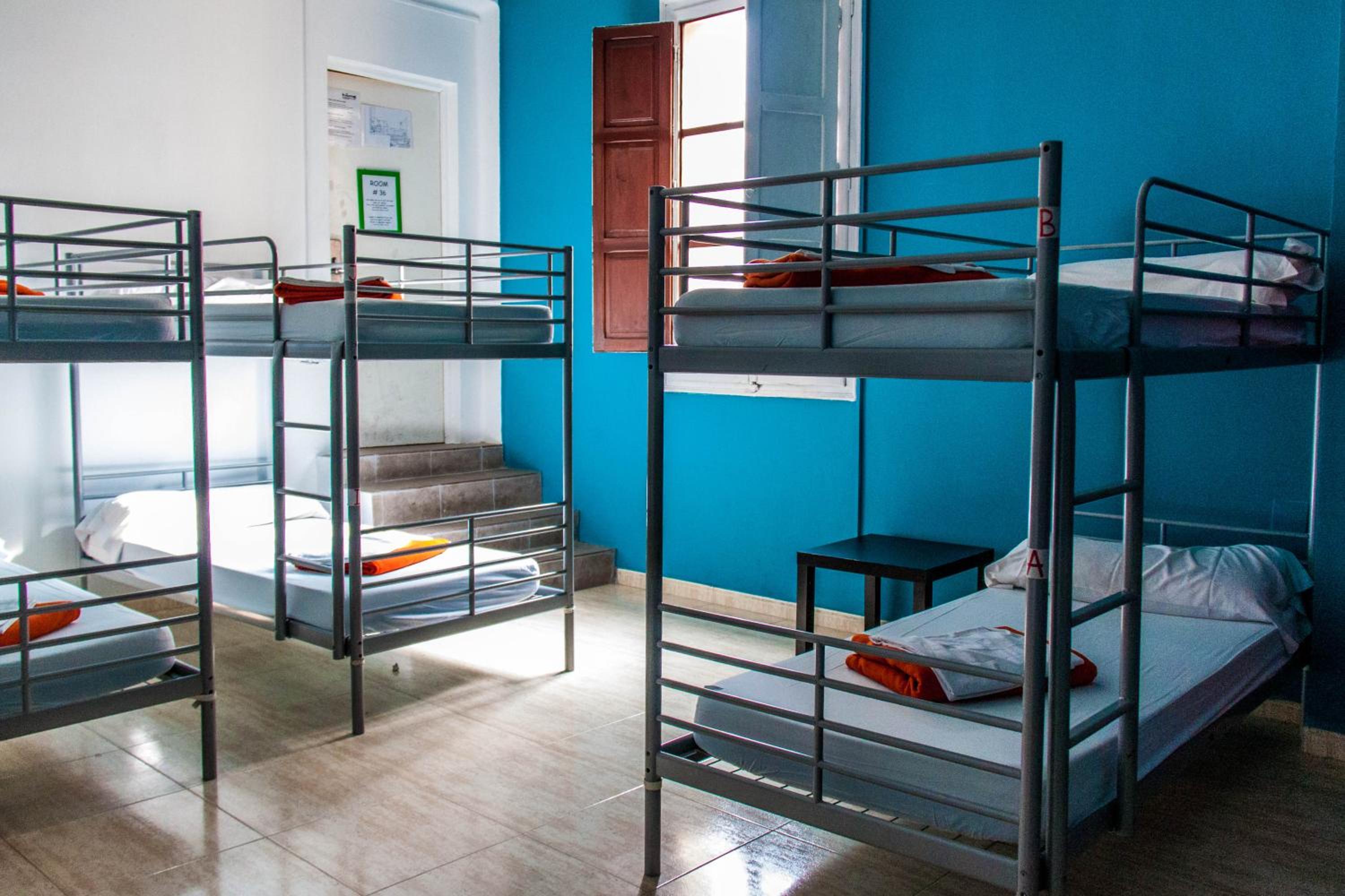 Cama en Dormitorio Mixto de 10 Camas