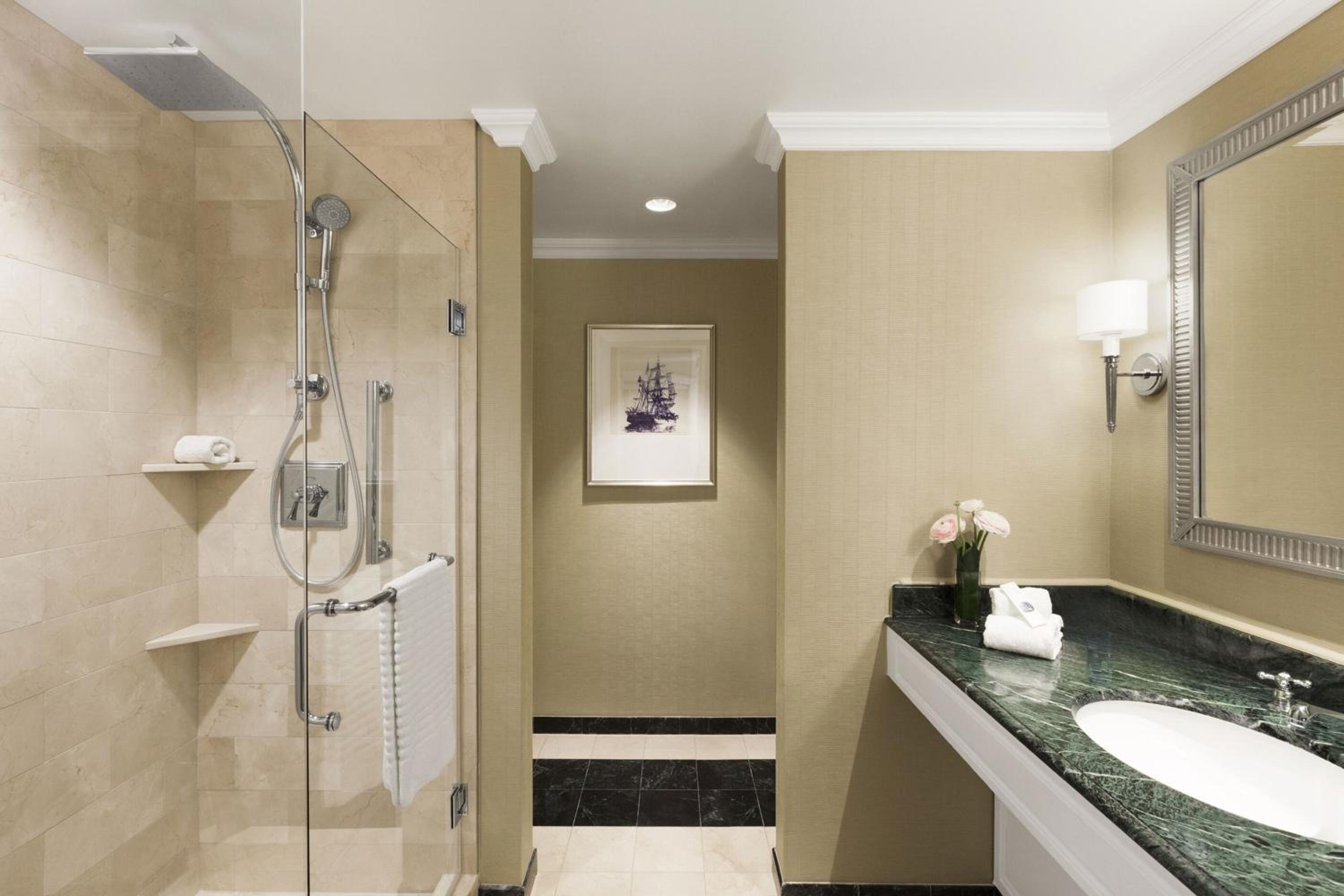 Superior King Room with Harbor View - Photo 5