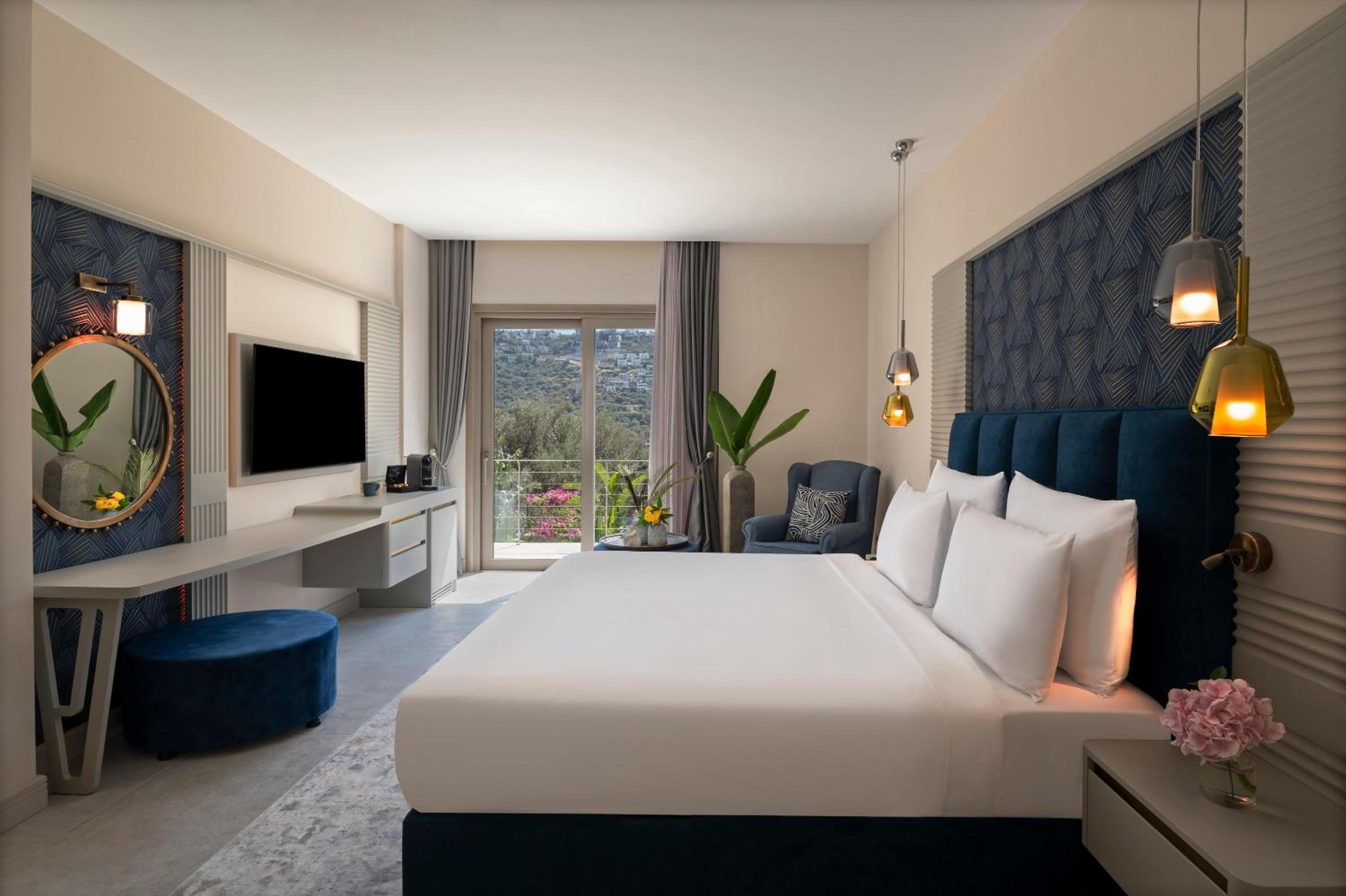Garden View Deluxe Room With Balcony photo 2