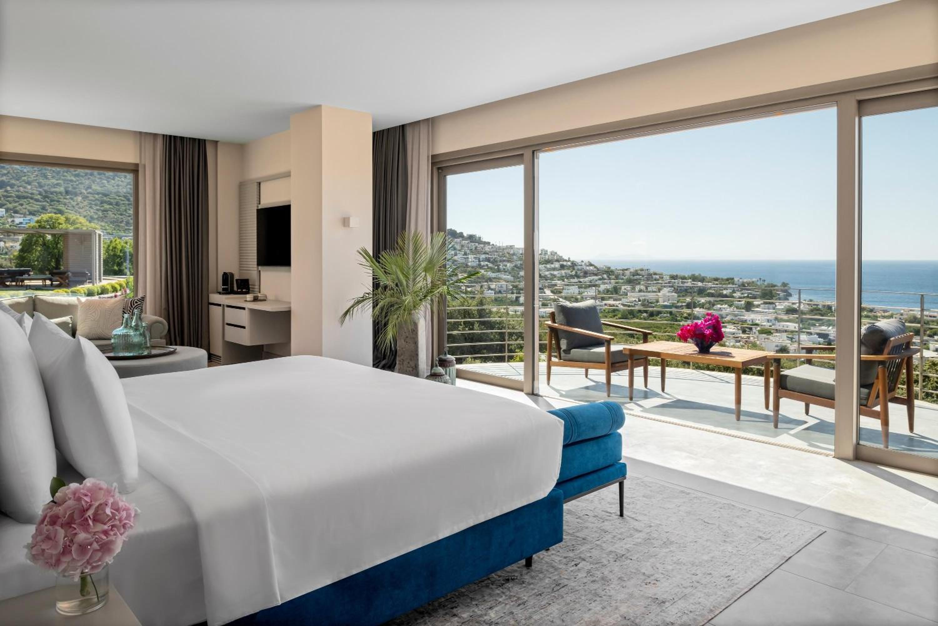 Premium Sunset Suite With Balcony photo 3