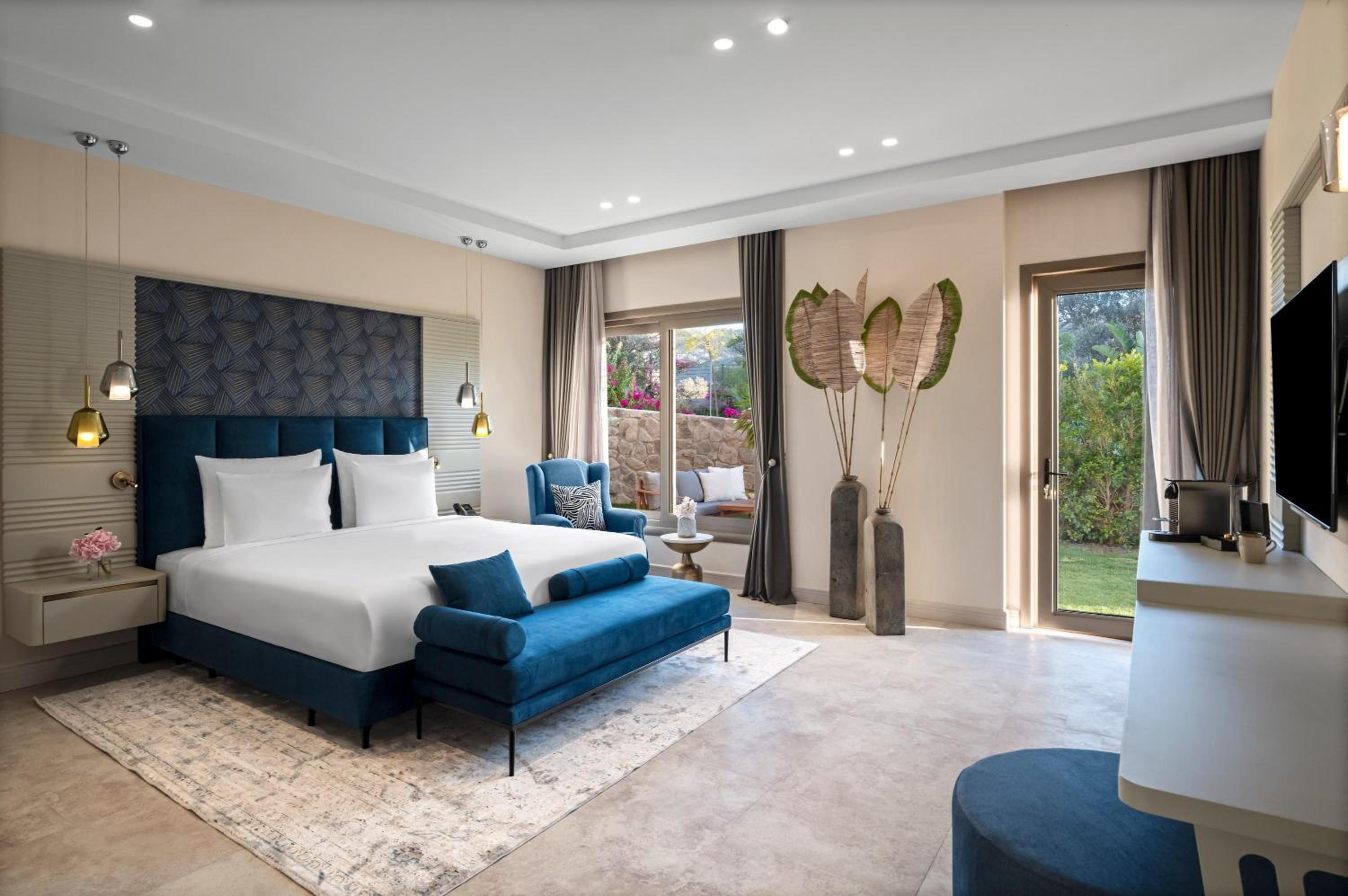 Deluxe Room with Garden Access photo 1