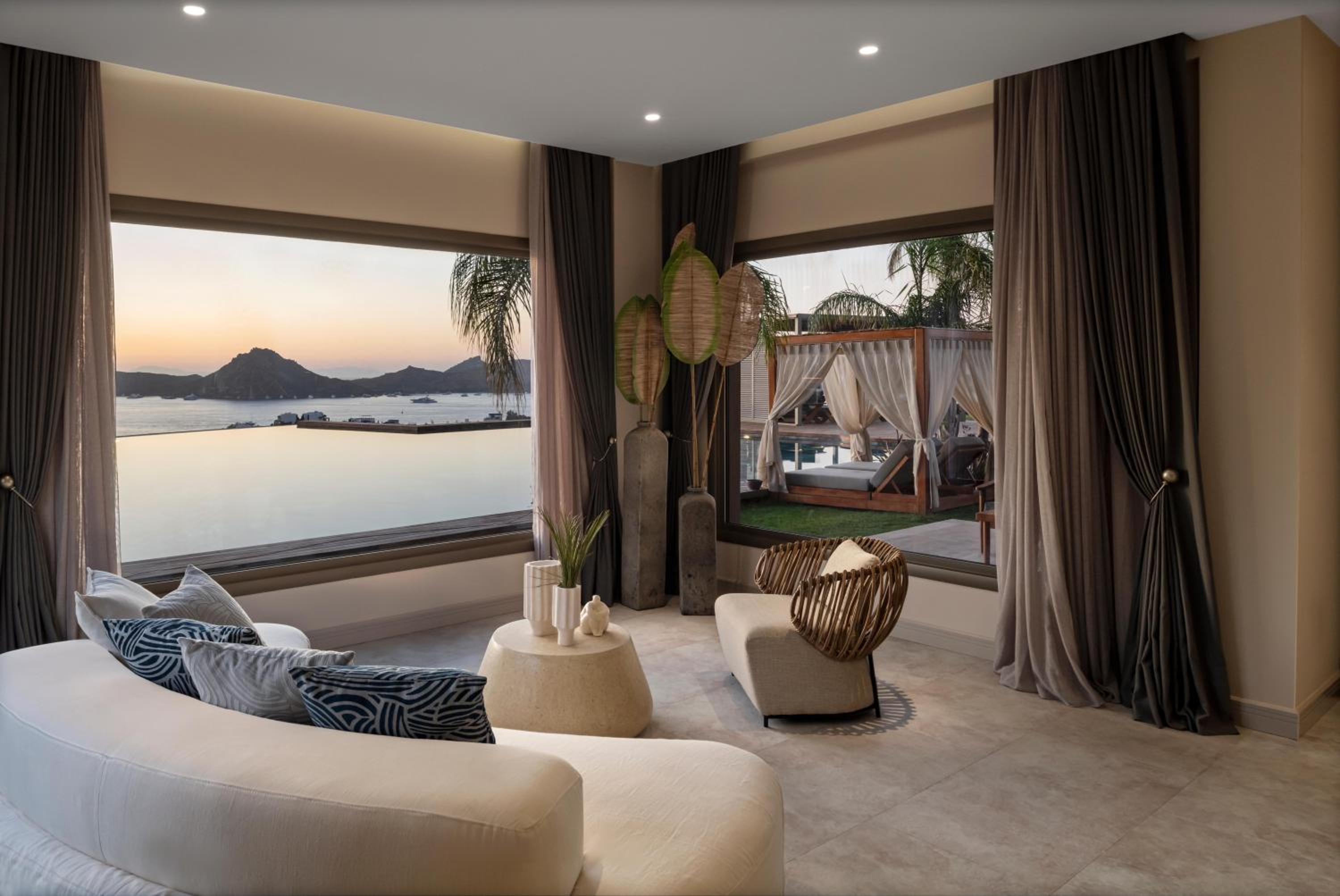 Swim Up Sunset Suite with Sea View photo 2
