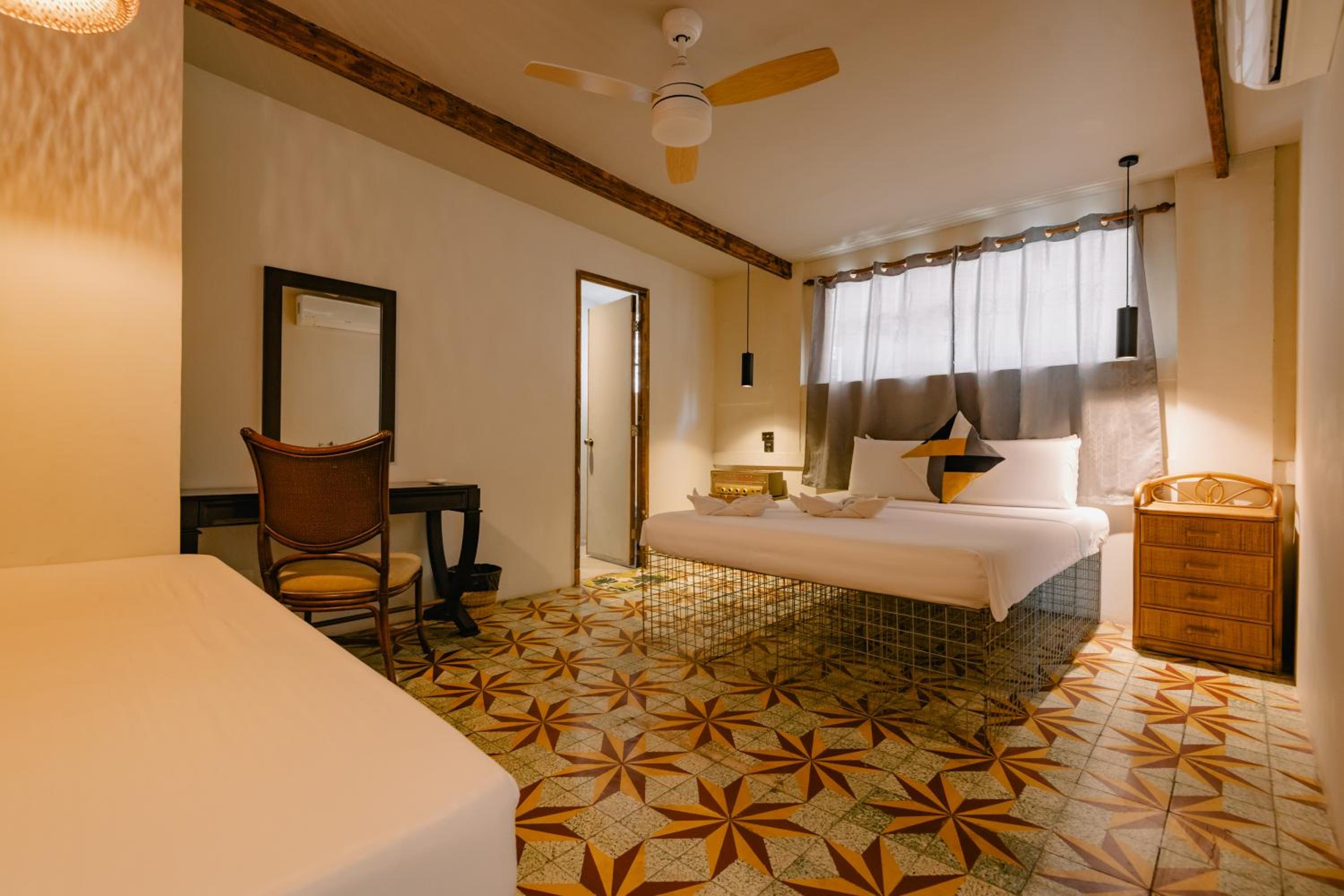 Deluxe Double Room - Photo 12