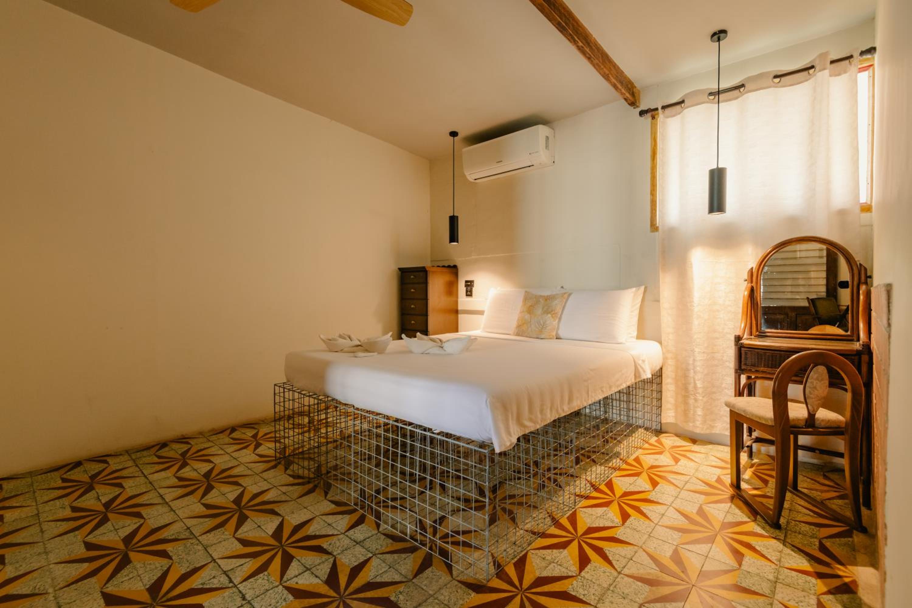 Deluxe Double Room - Photo 11