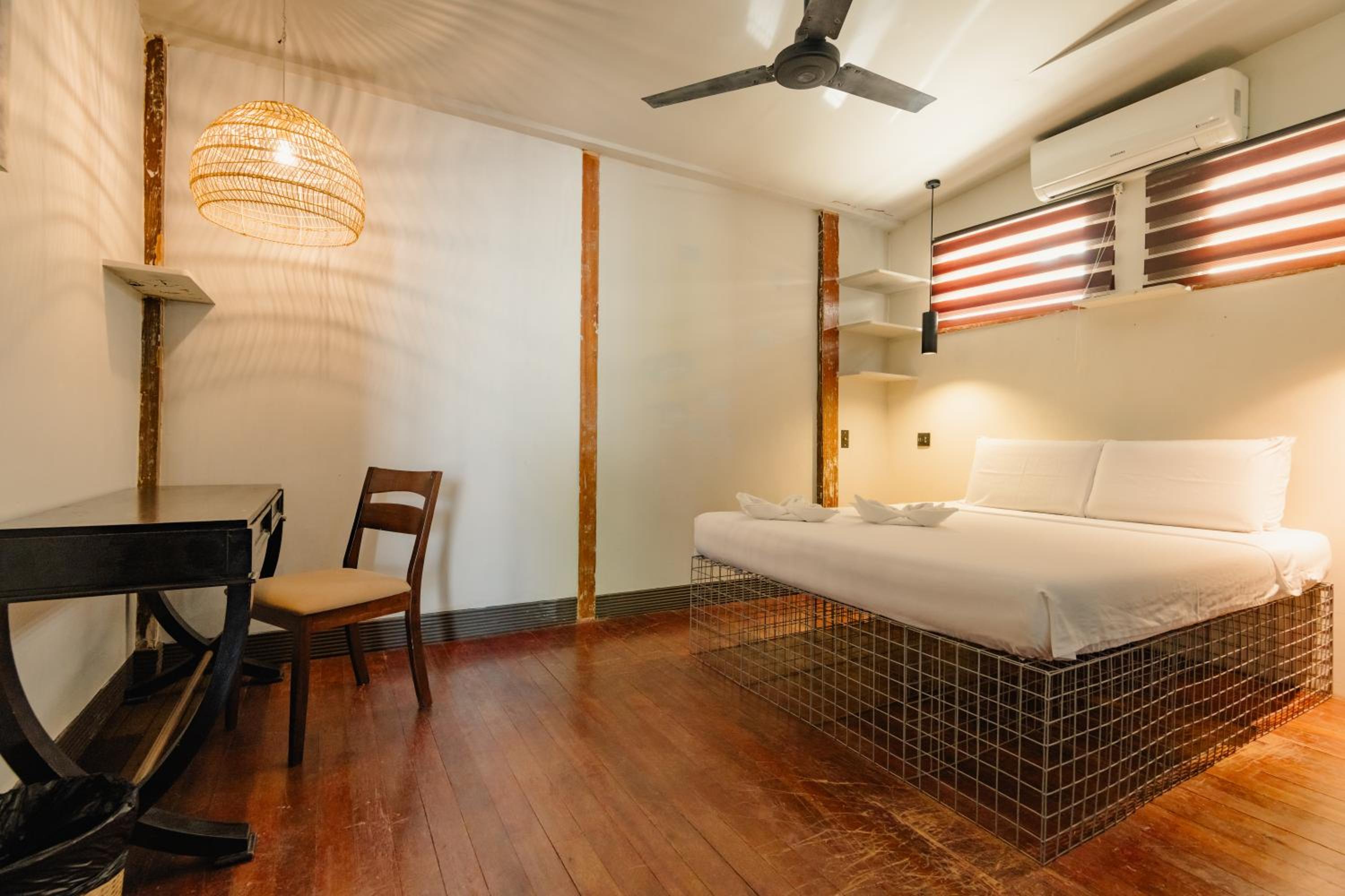 Deluxe Double Room - Photo 9
